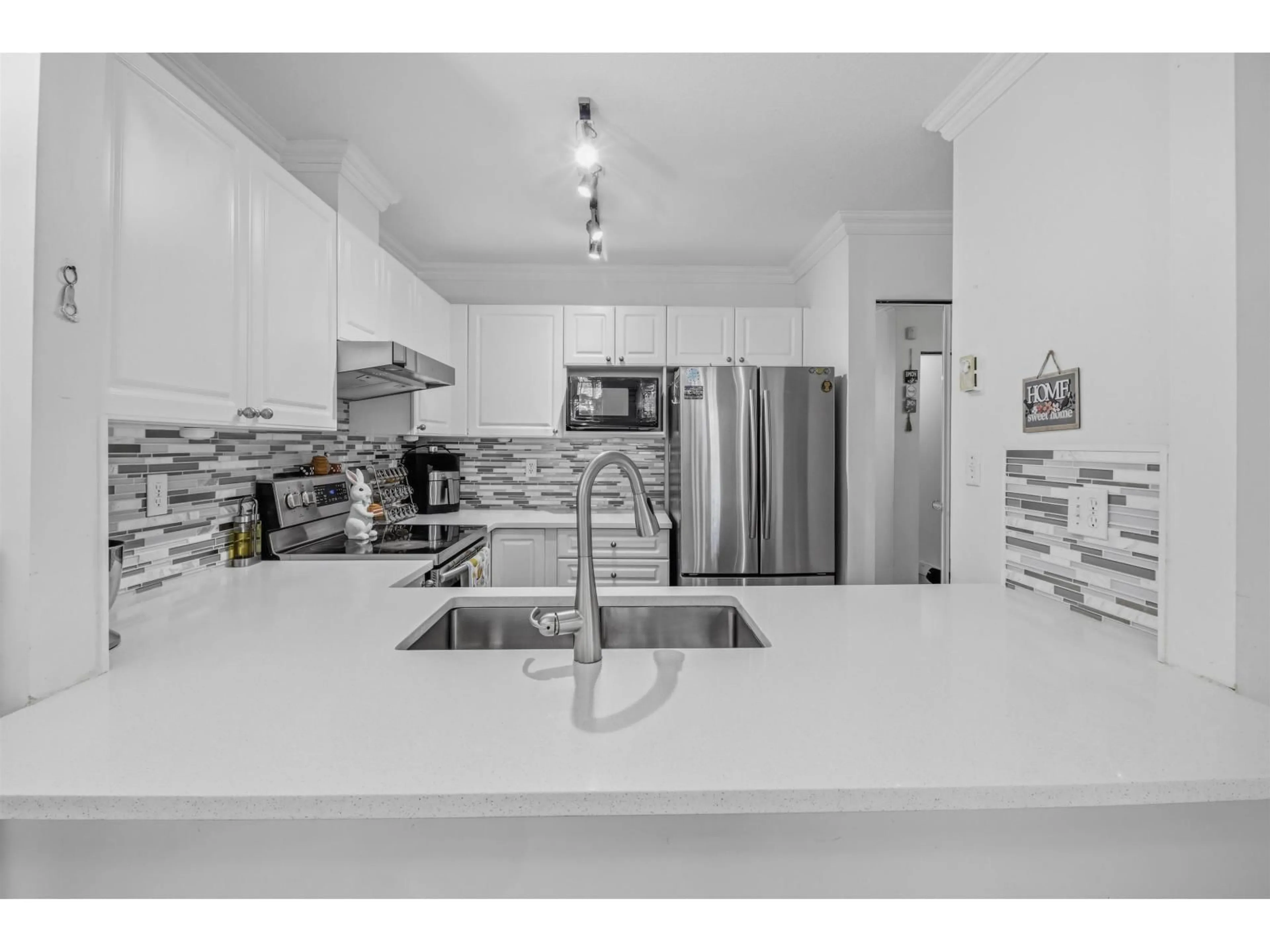 Open concept kitchen, unknown for 411 - 13733 74 AVENUE, Surrey British Columbia V3W1B8