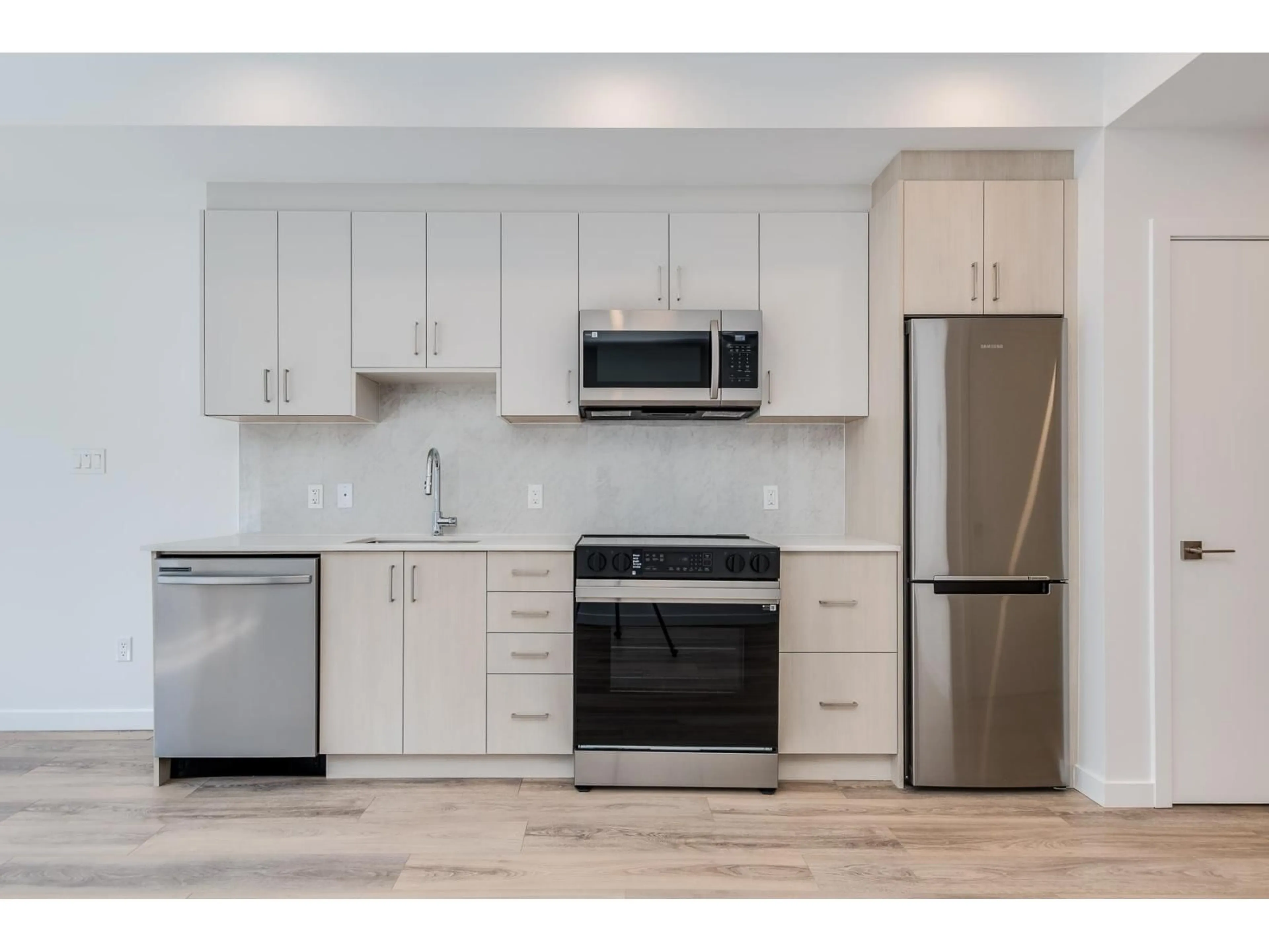 Standard kitchen, wood/laminate floor for E103 - 13858 108 AVENUE, Surrey British Columbia V3T0T8