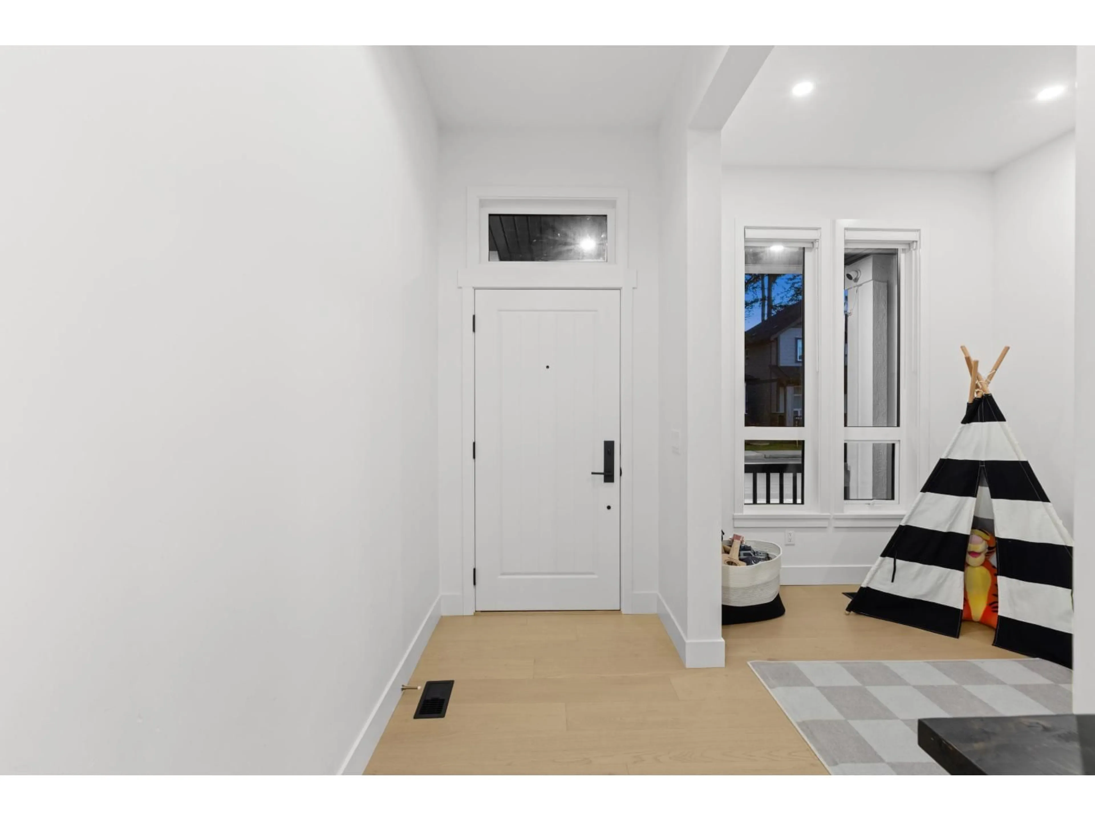 Indoor entryway for 20545 77A AVENUE, Langley British Columbia V2Y1X3