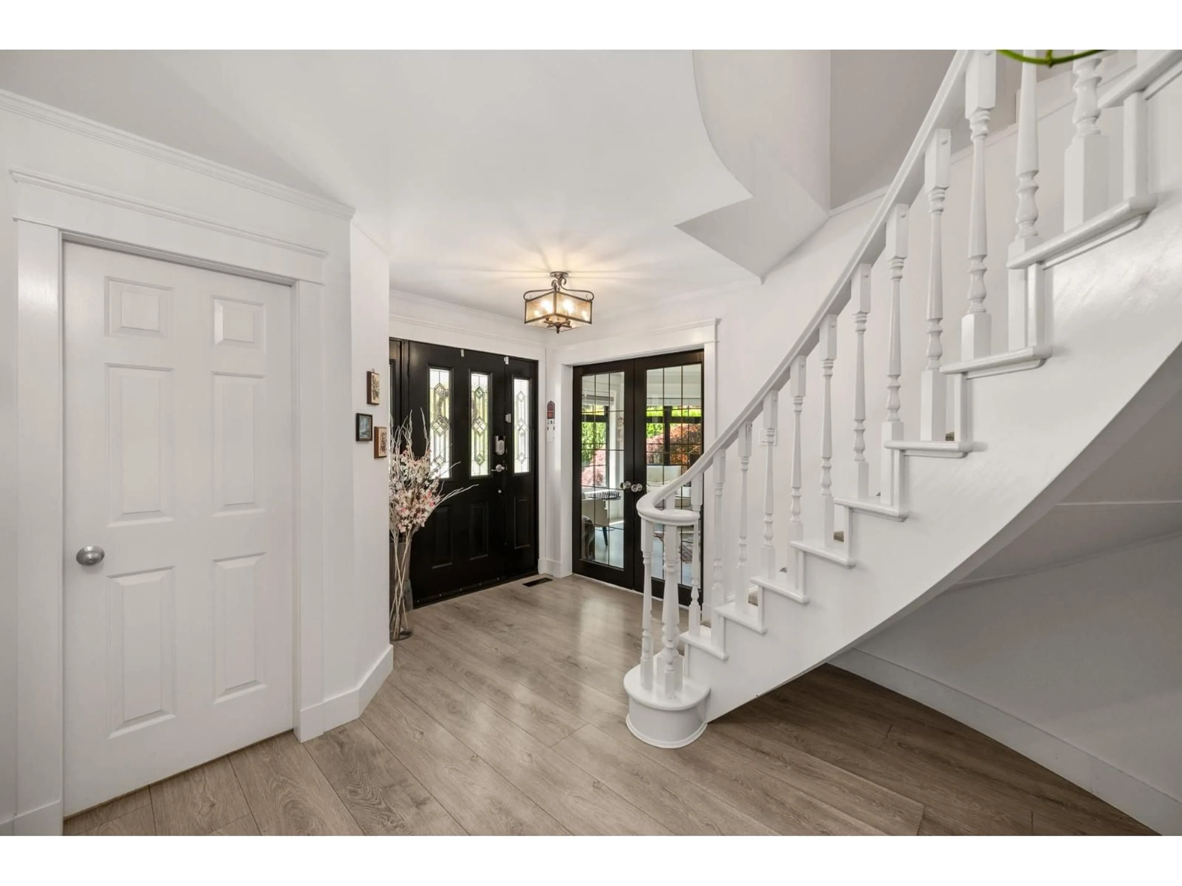 Indoor entryway for 20197 42 AVENUE, Langley British Columbia V3A3A6