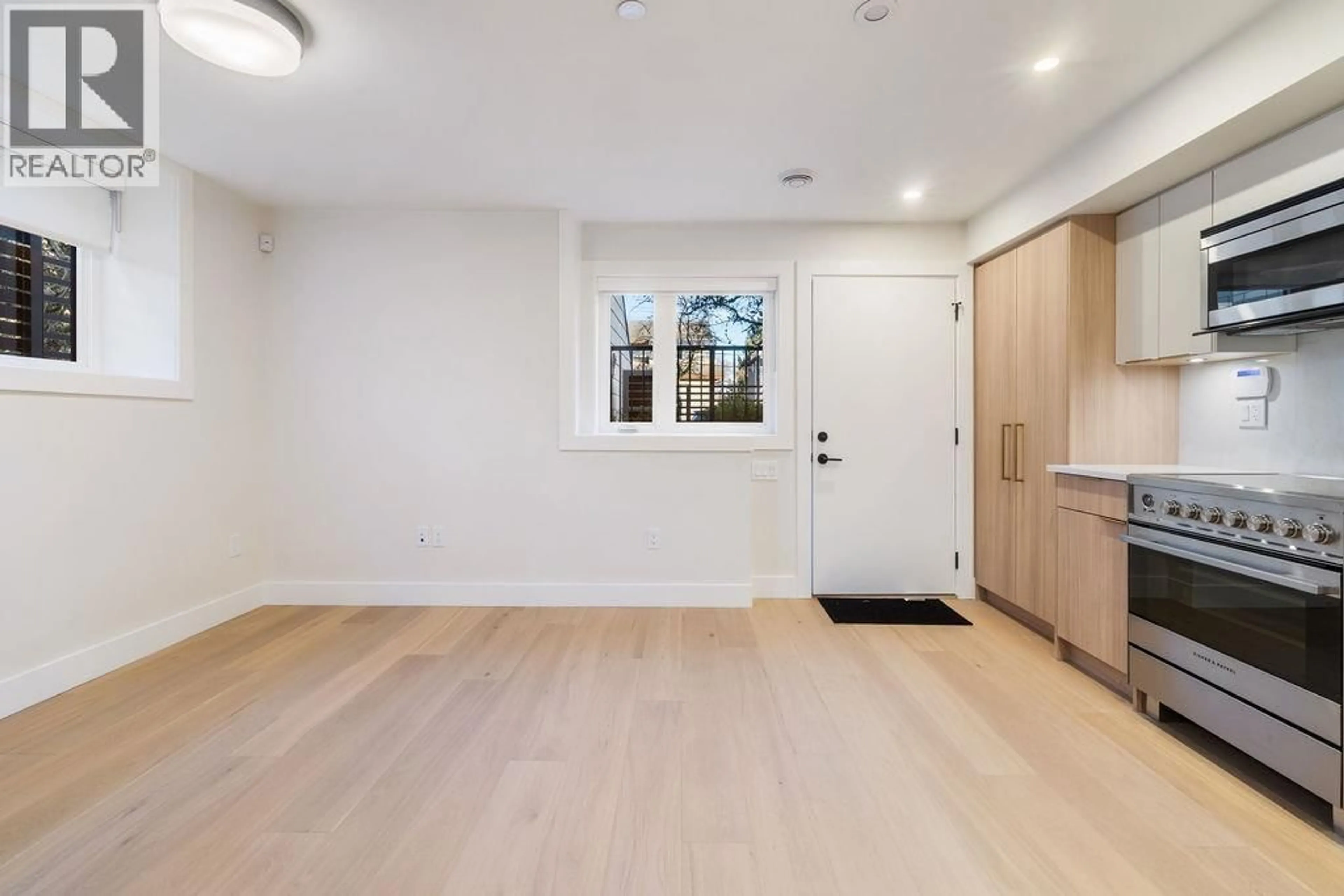 Indoor entryway for 1 - 1933 TEMPLETON DRIVE, Vancouver British Columbia V5N4V9