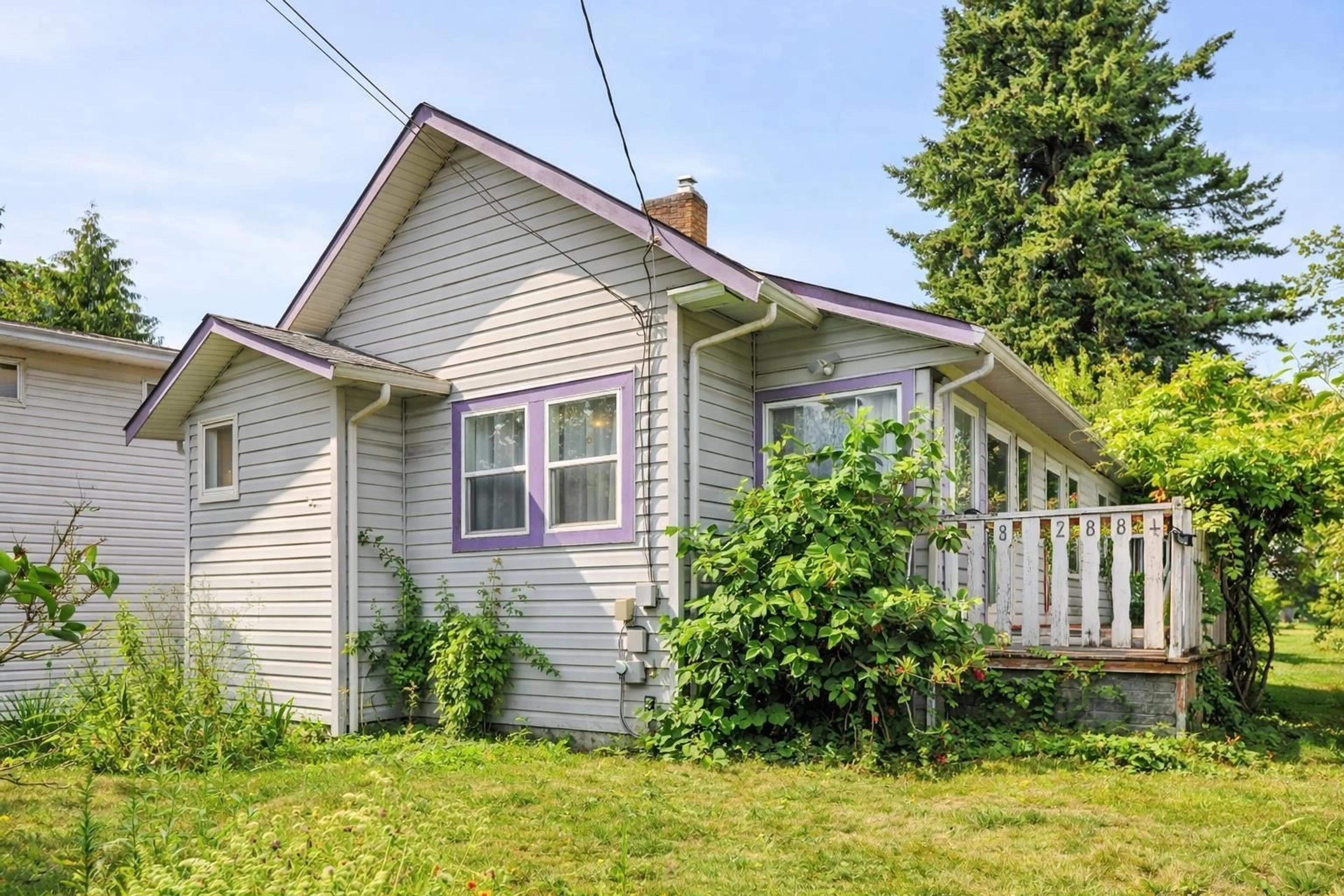 Home with vinyl exterior material, street for 32881 1ST AVENUE, Mission British Columbia V2V1E8