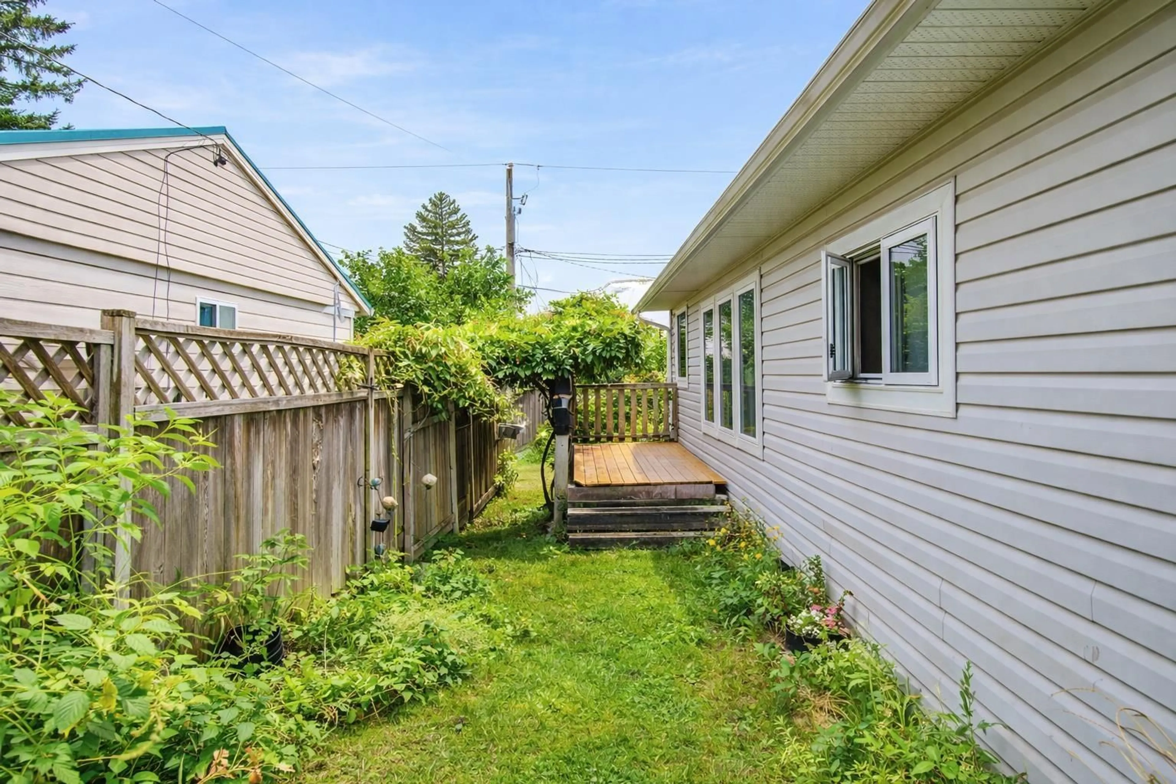 Patio, street for 32881 1ST AVENUE, Mission British Columbia V2V1E8