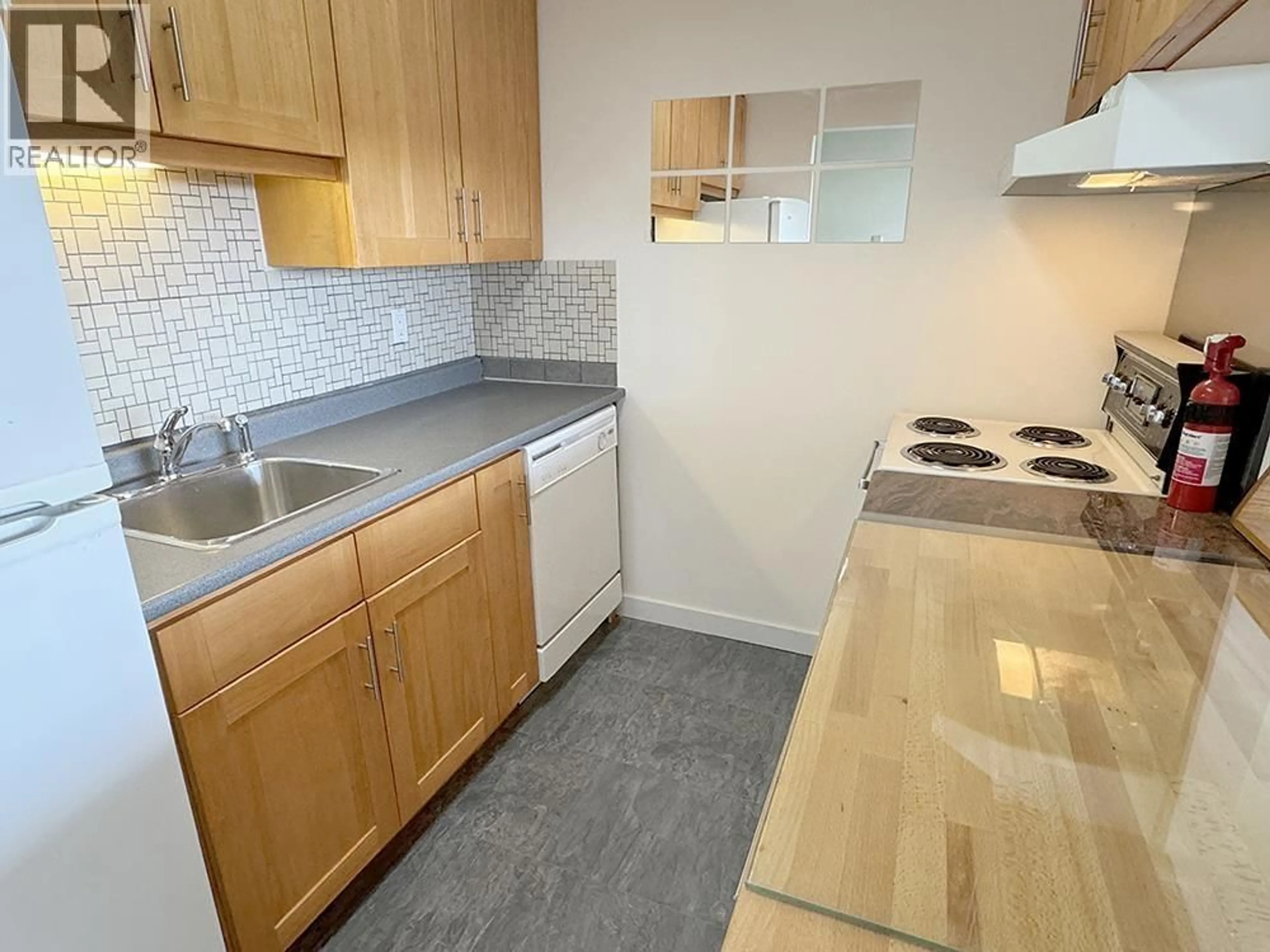 Standard kitchen, unknown for 1408 - 6651 MINORU BOULEVARD, Richmond British Columbia V6Y1Z2