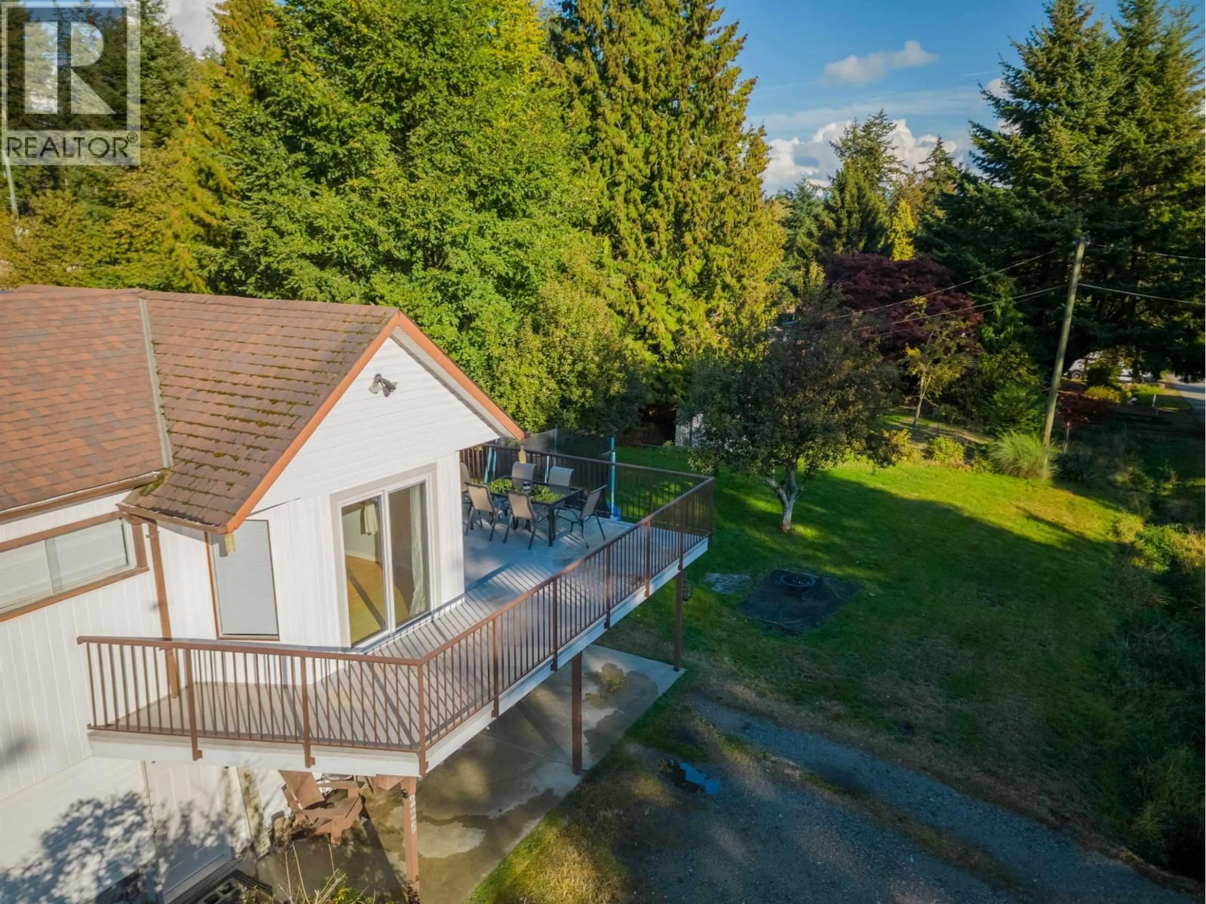 A pic from outside/outdoor area/front of a property/back of a property/a pic from drone, unknown for 226 PRATT ROAD, Gibsons British Columbia V0N1V3