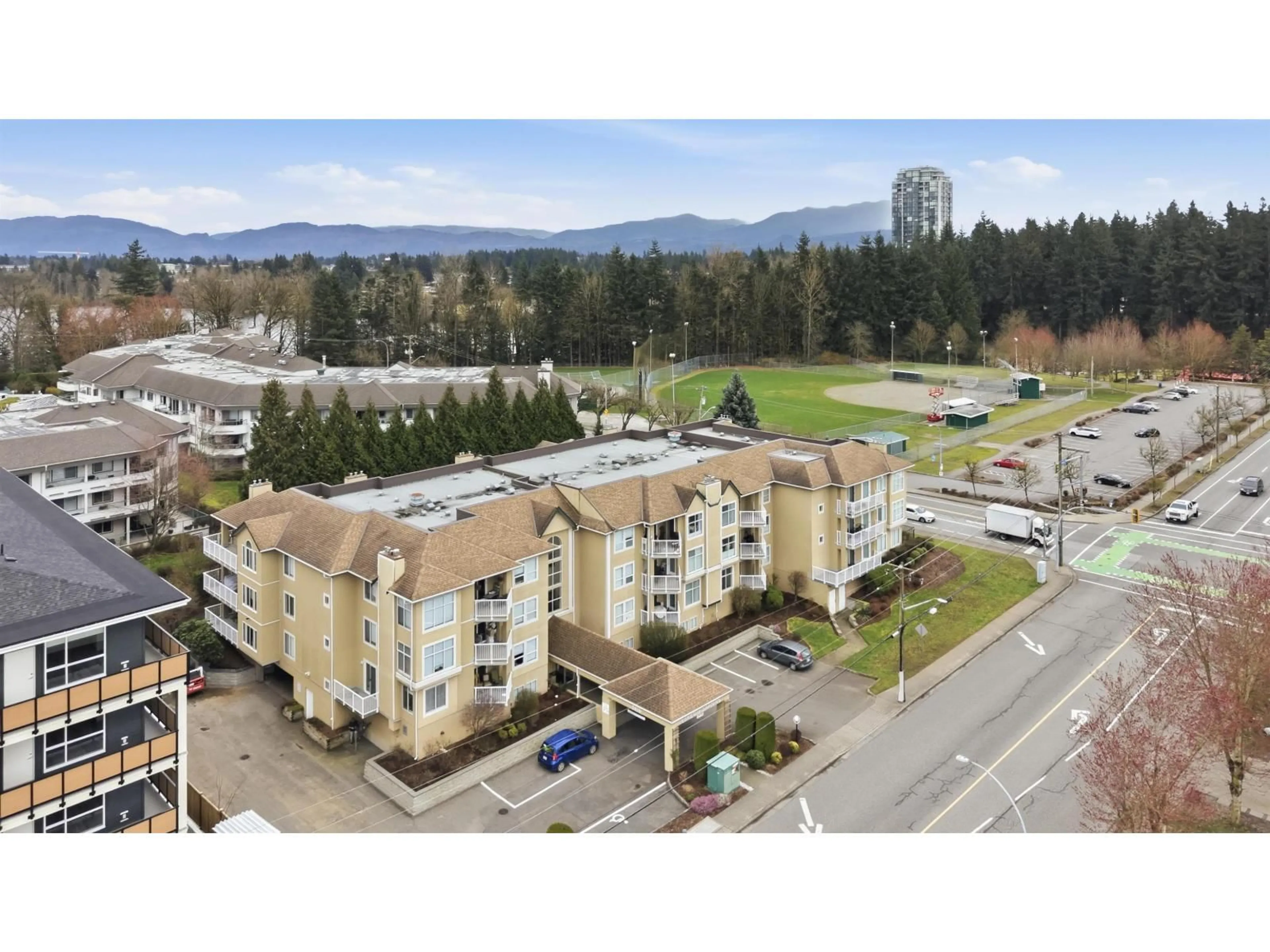 A pic from outside/outdoor area/front of a property/back of a property/a pic from drone, mountain view for 305 - 2410 EMERSON STREET, Abbotsford British Columbia V2T3J3