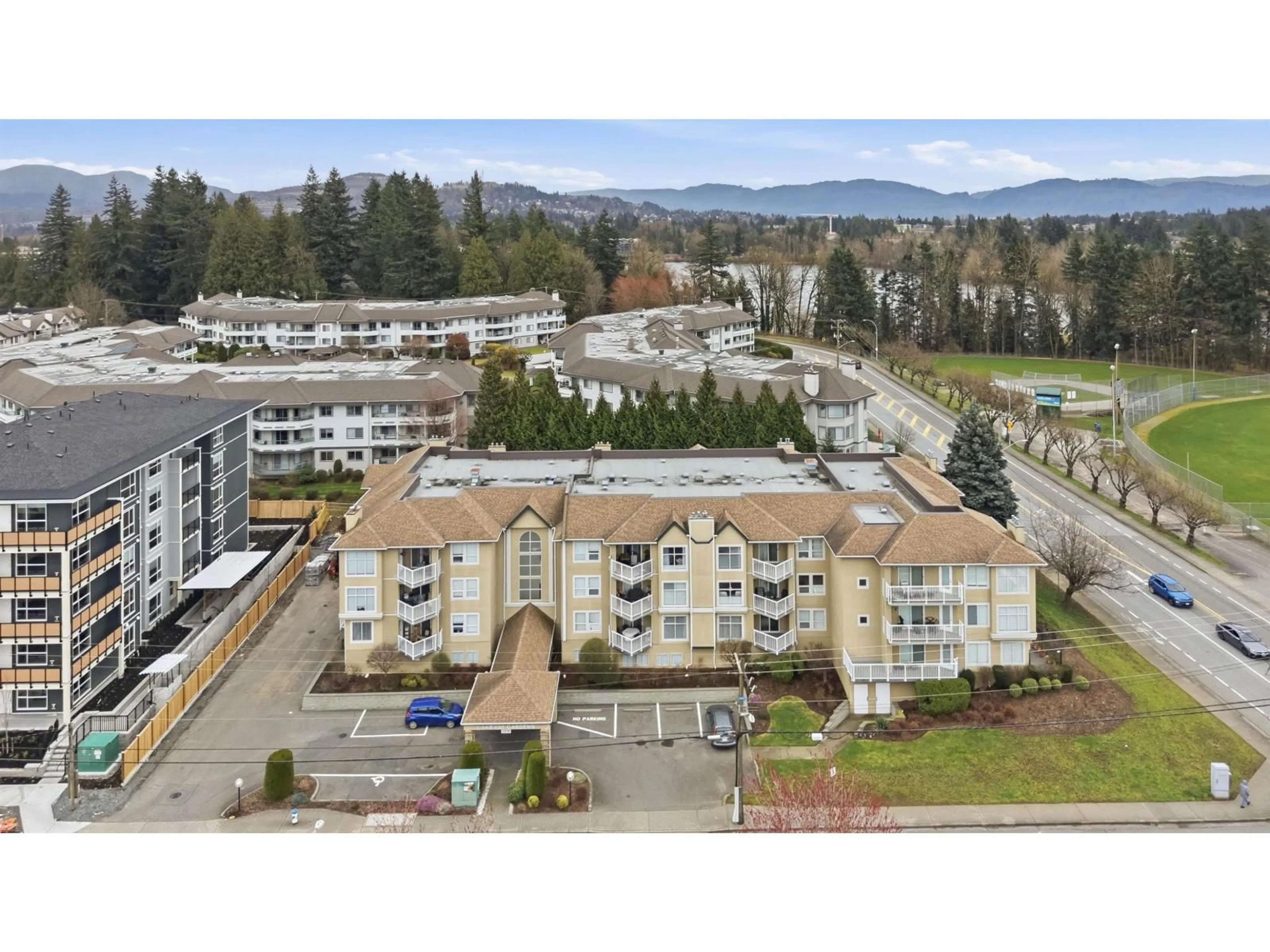 A pic from outside/outdoor area/front of a property/back of a property/a pic from drone, mountain view for 305 - 2410 EMERSON STREET, Abbotsford British Columbia V2T3J3