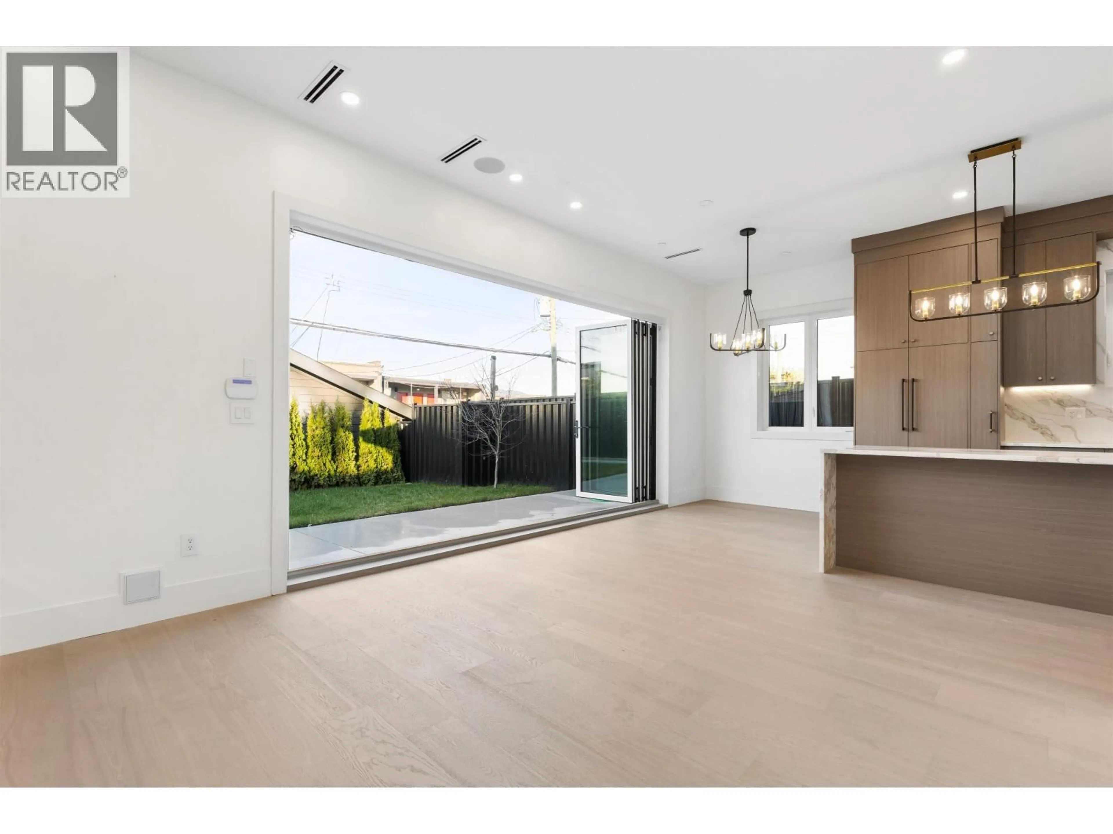 Unknown for 2 - 847 10 AVENUE, Vancouver British Columbia V5T2A9