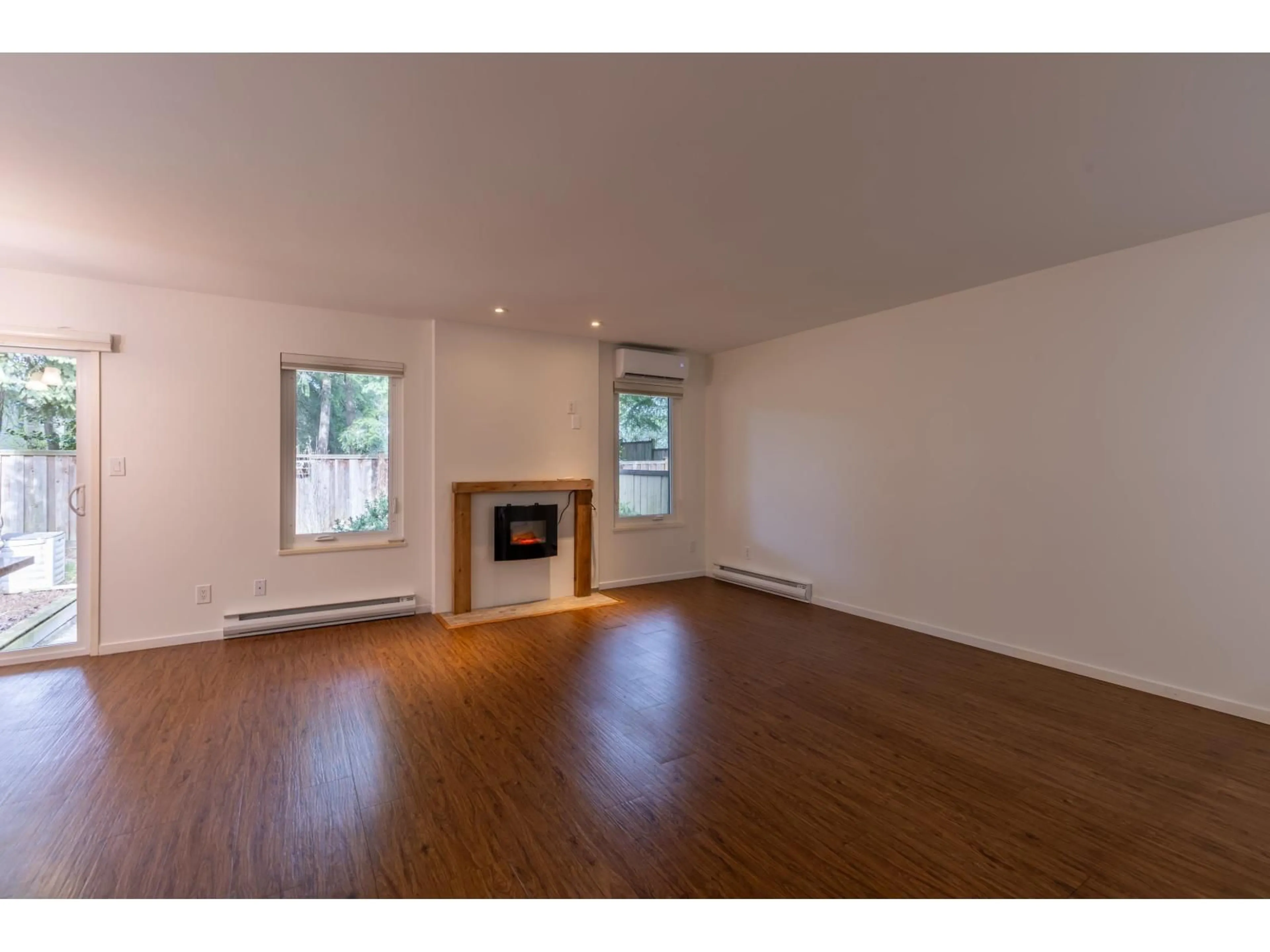 A pic of a room for 16 - 2998 MOUAT DRIVE, Abbotsford British Columbia V2T4E6