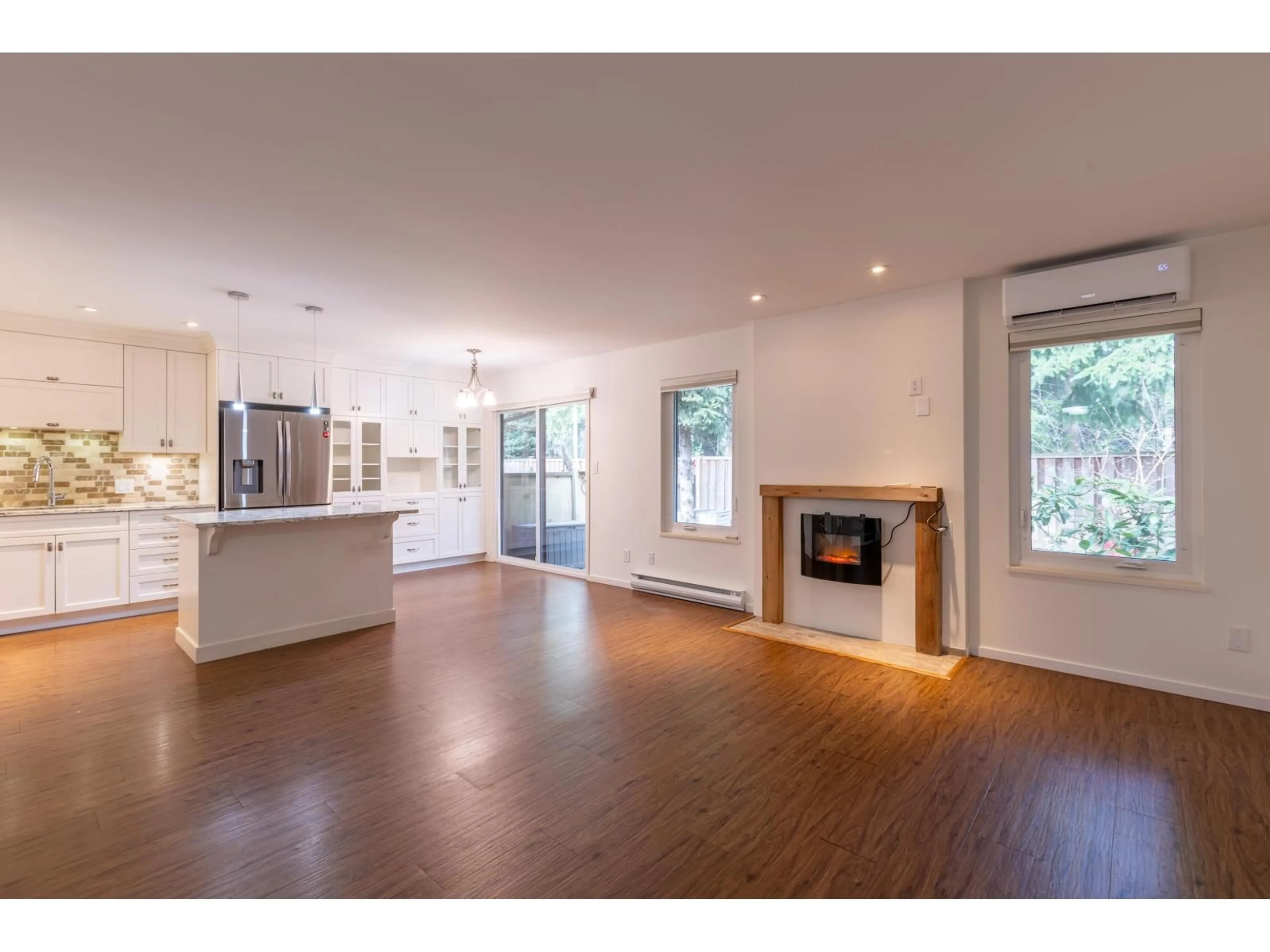 Open concept kitchen, wood/laminate floor for 16 - 2998 MOUAT DRIVE, Abbotsford British Columbia V2T4E6