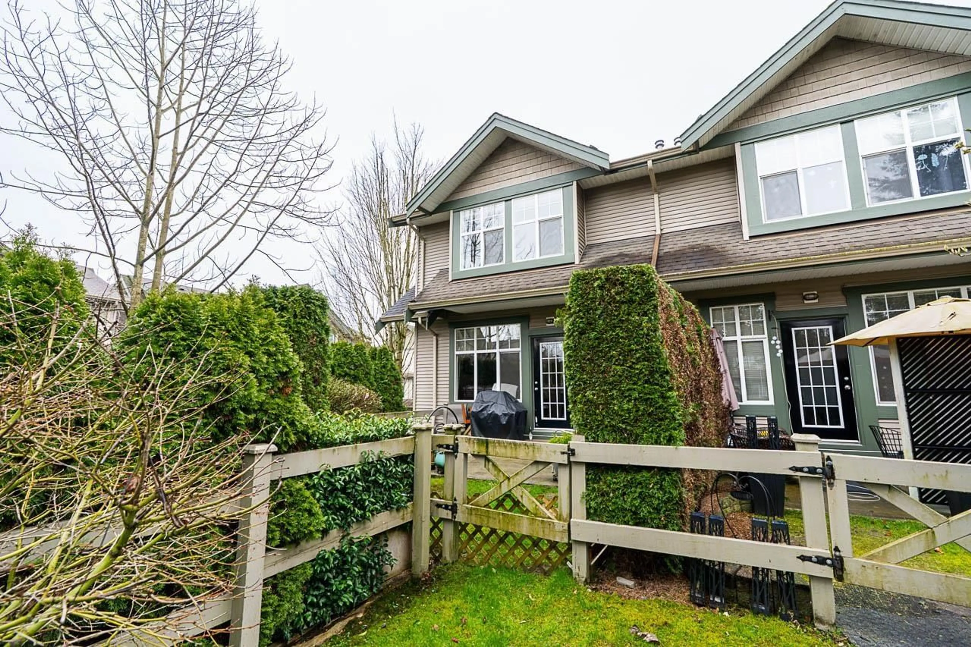 Patio, street for 64 - 6050 166 STREET, Surrey British Columbia V3S0X2