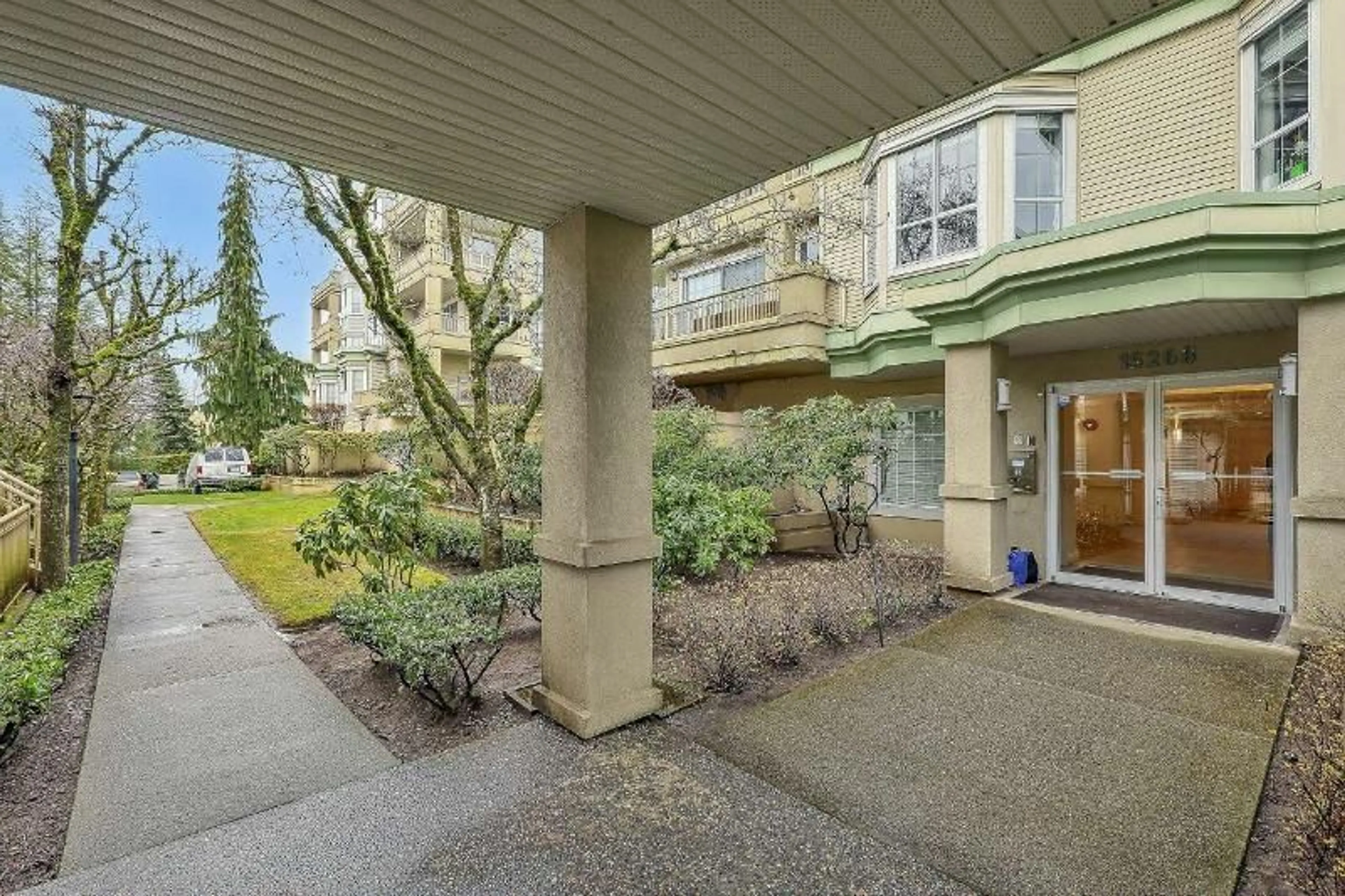 Unknown for 322 - 15268 105 AVENUE, Surrey British Columbia V3R0W8