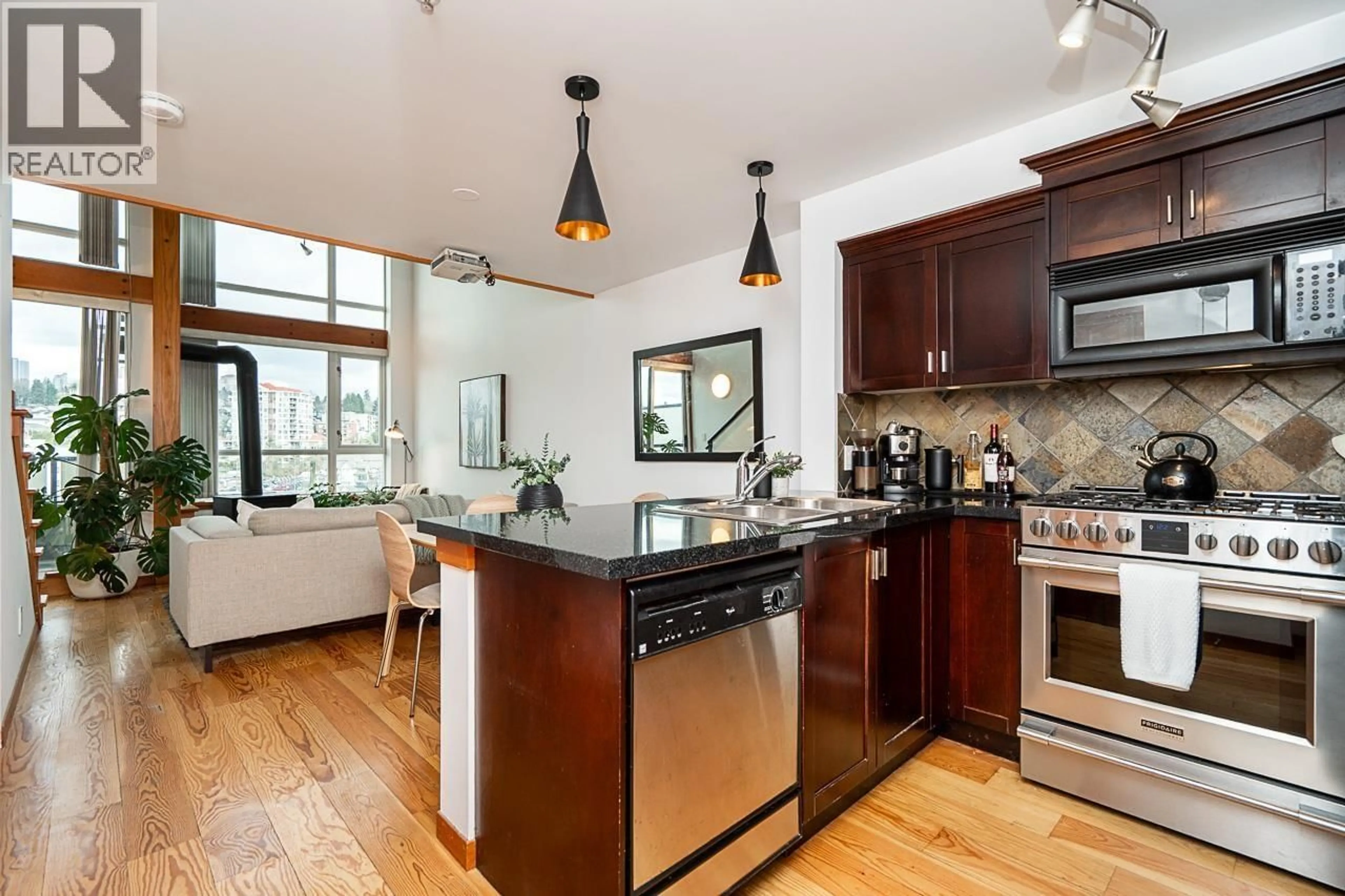 Open concept kitchen, unknown for 425 - 10 RENAISSANCE SQUARE, New Westminster British Columbia V3M7B1