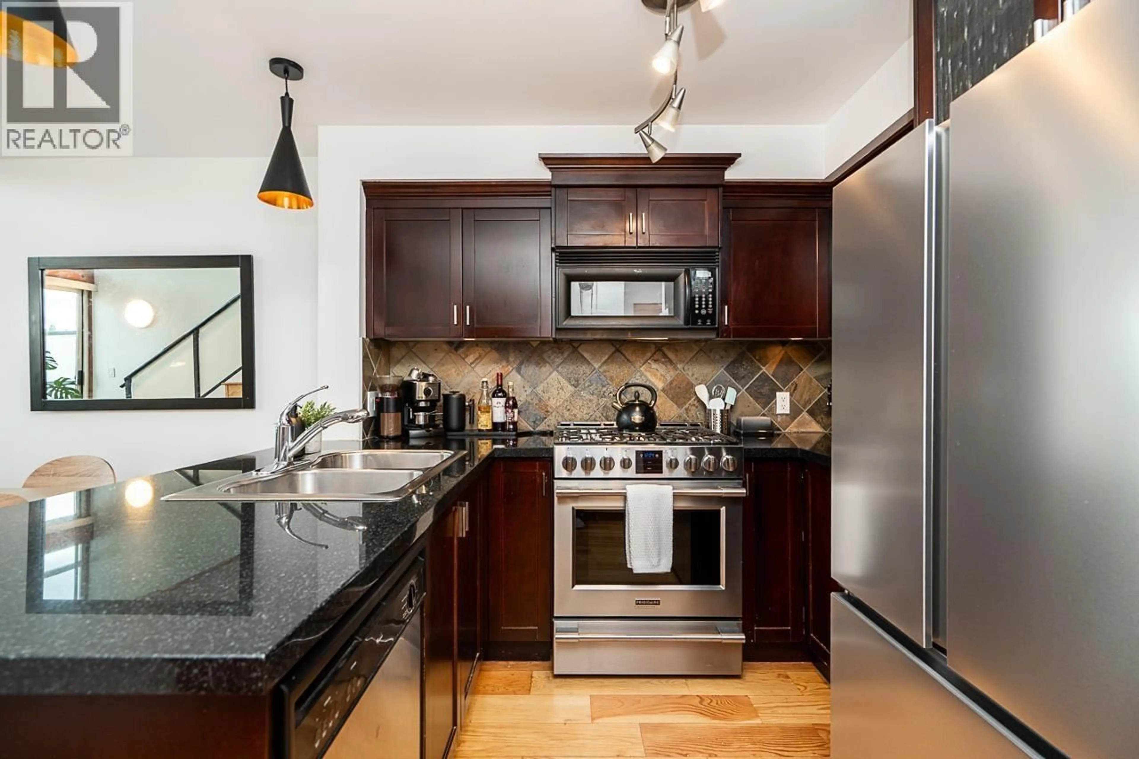 Unknown for 425 - 10 RENAISSANCE SQUARE, New Westminster British Columbia V3M7B1