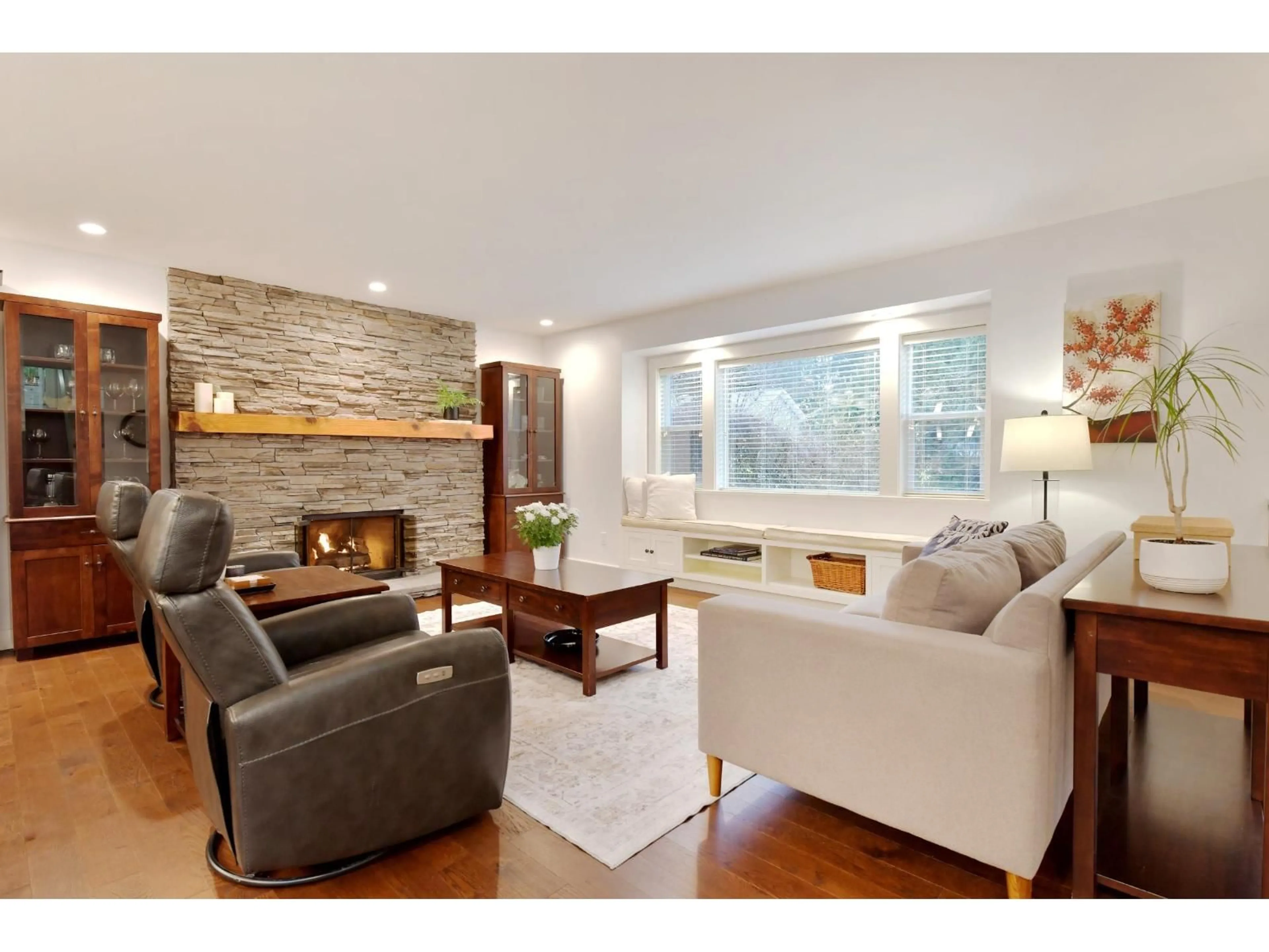 Living room with furniture, wood/laminate floor for 19824 40A AVENUE, Langley British Columbia V3A2Y4