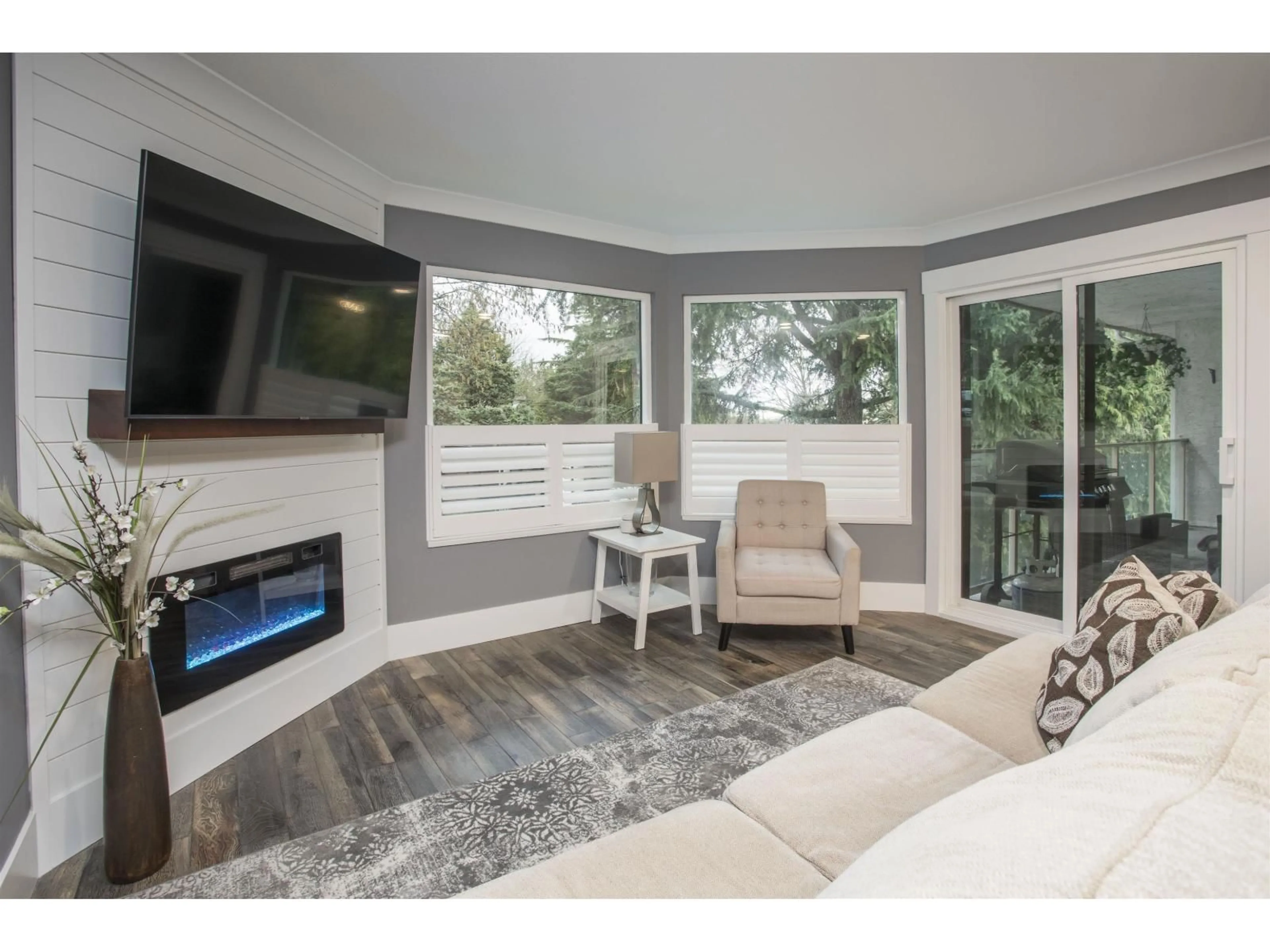 Living room with furniture, unknown for 507 - 1350 VIDAL STREET, White Rock British Columbia V4B5G6