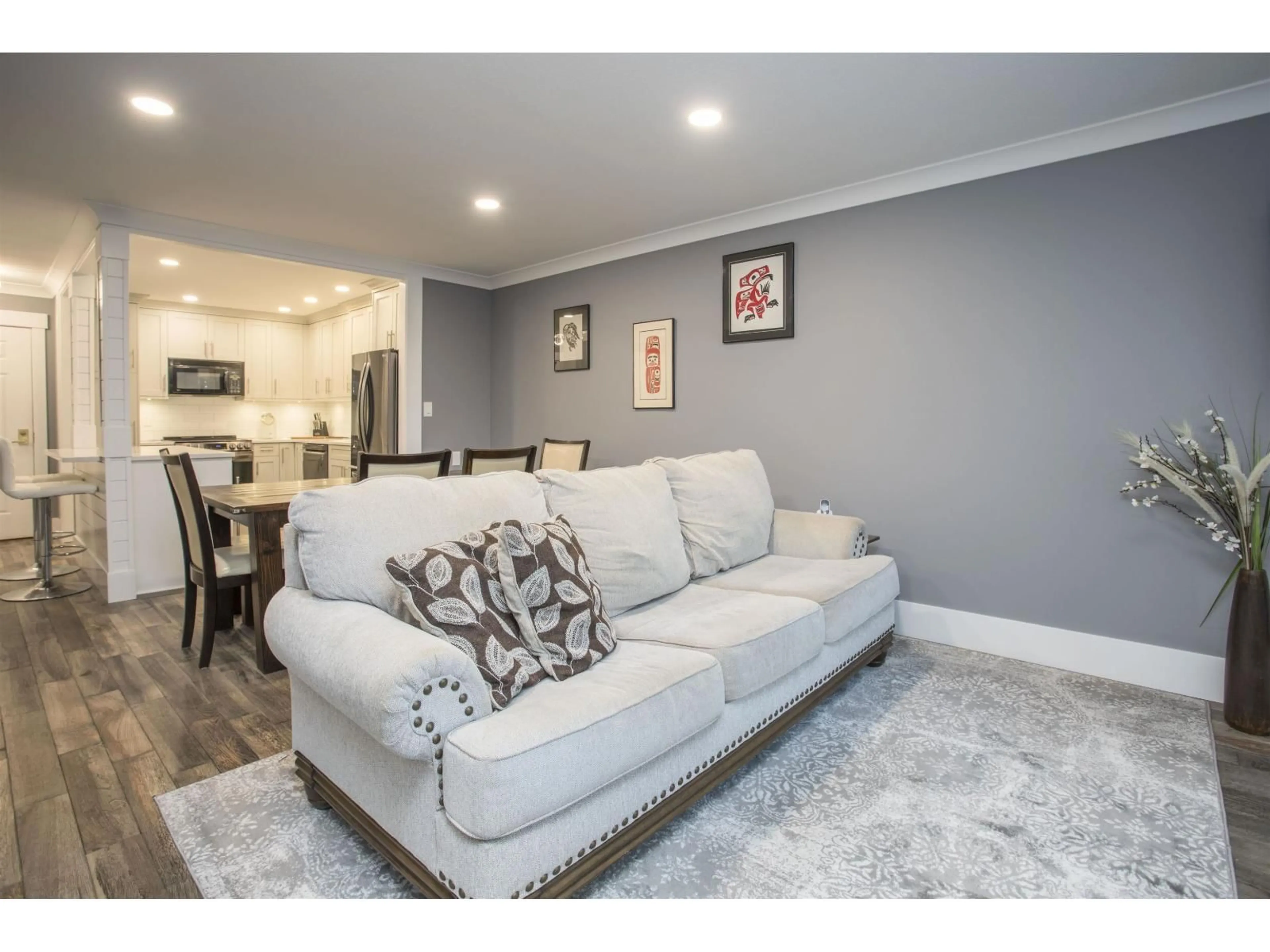 Living room with furniture, unknown for 507 - 1350 VIDAL STREET, White Rock British Columbia V4B5G6