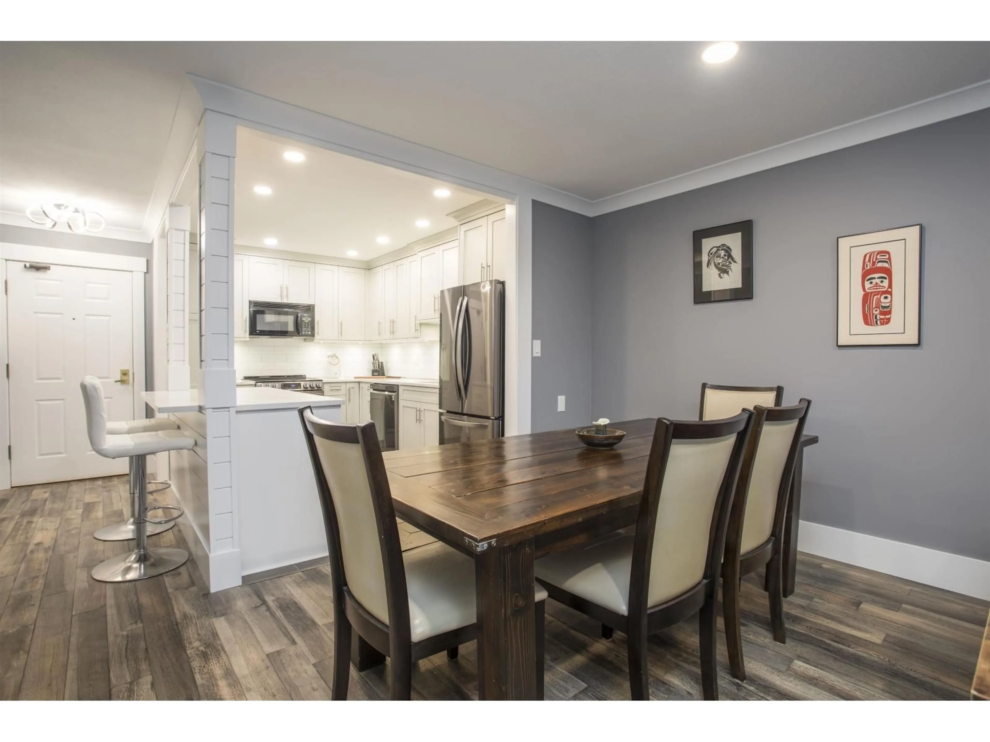 Open concept kitchen, wood/laminate floor for 507 - 1350 VIDAL STREET, White Rock British Columbia V4B5G6