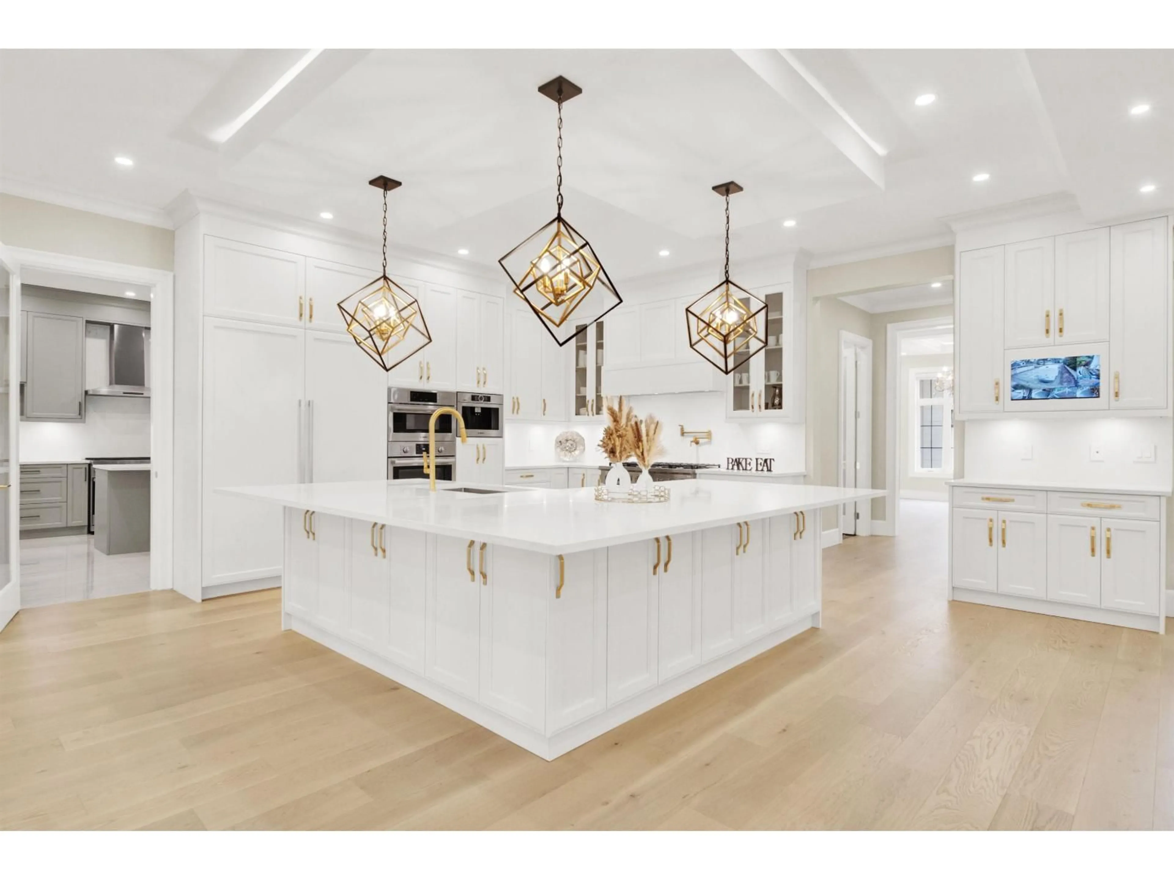 Open concept kitchen, ceramic/tile floor for 16285 28 AVENUE, Surrey British Columbia V3Z0E4