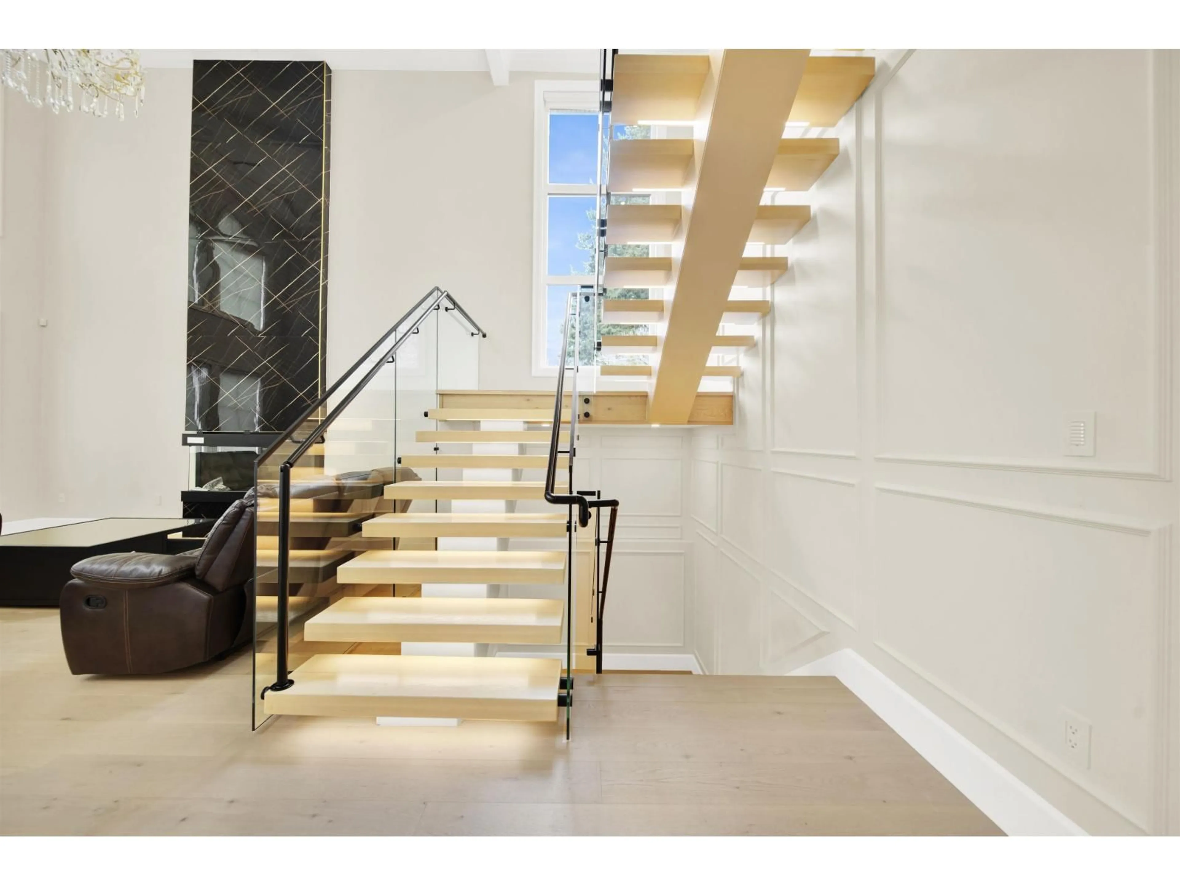 Stairs for 16285 28 AVENUE, Surrey British Columbia V3Z0E4