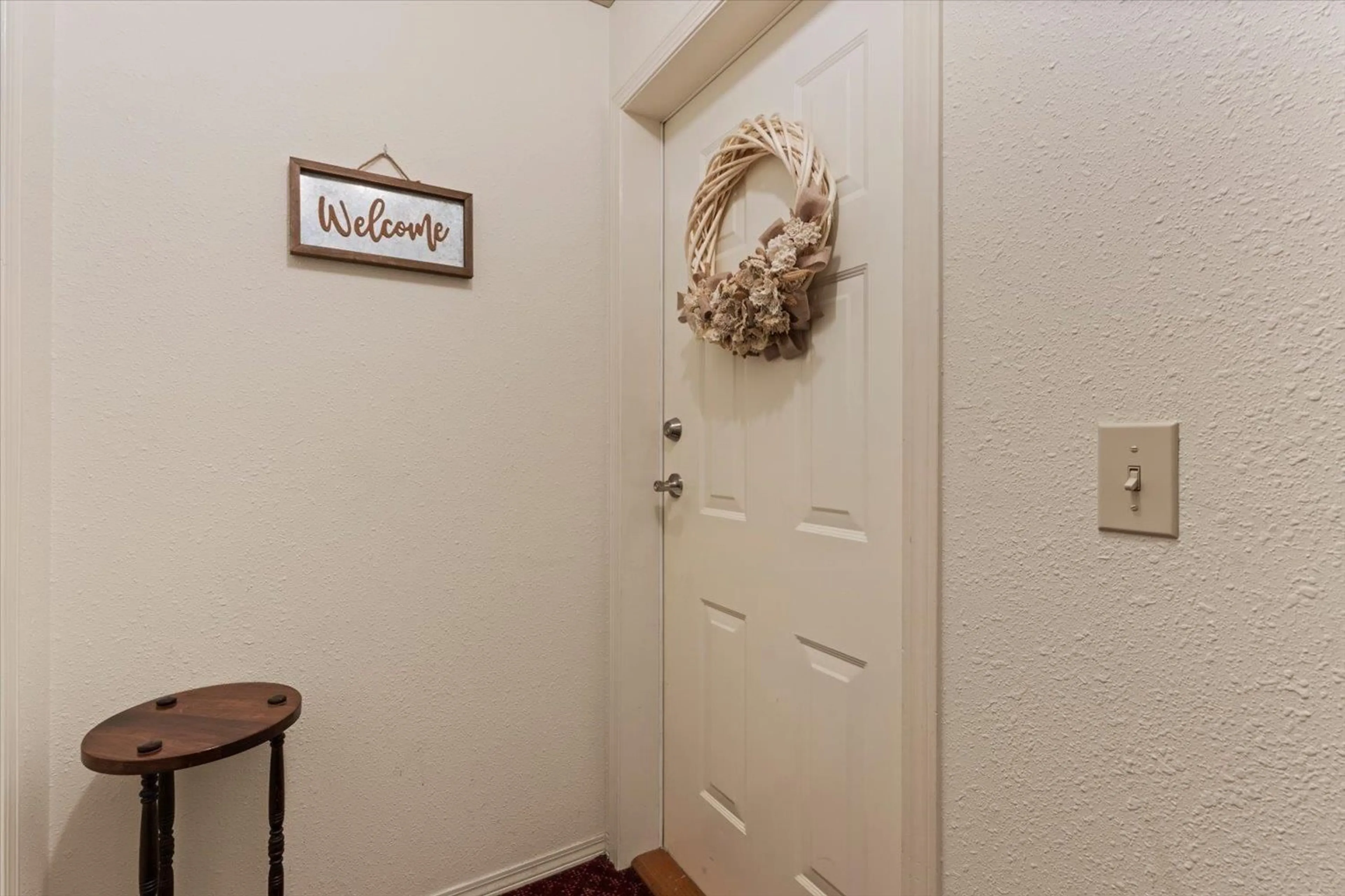 Indoor entryway for 220 - 32691 GARIBALDI DRIVE, Abbotsford British Columbia V2T5T7