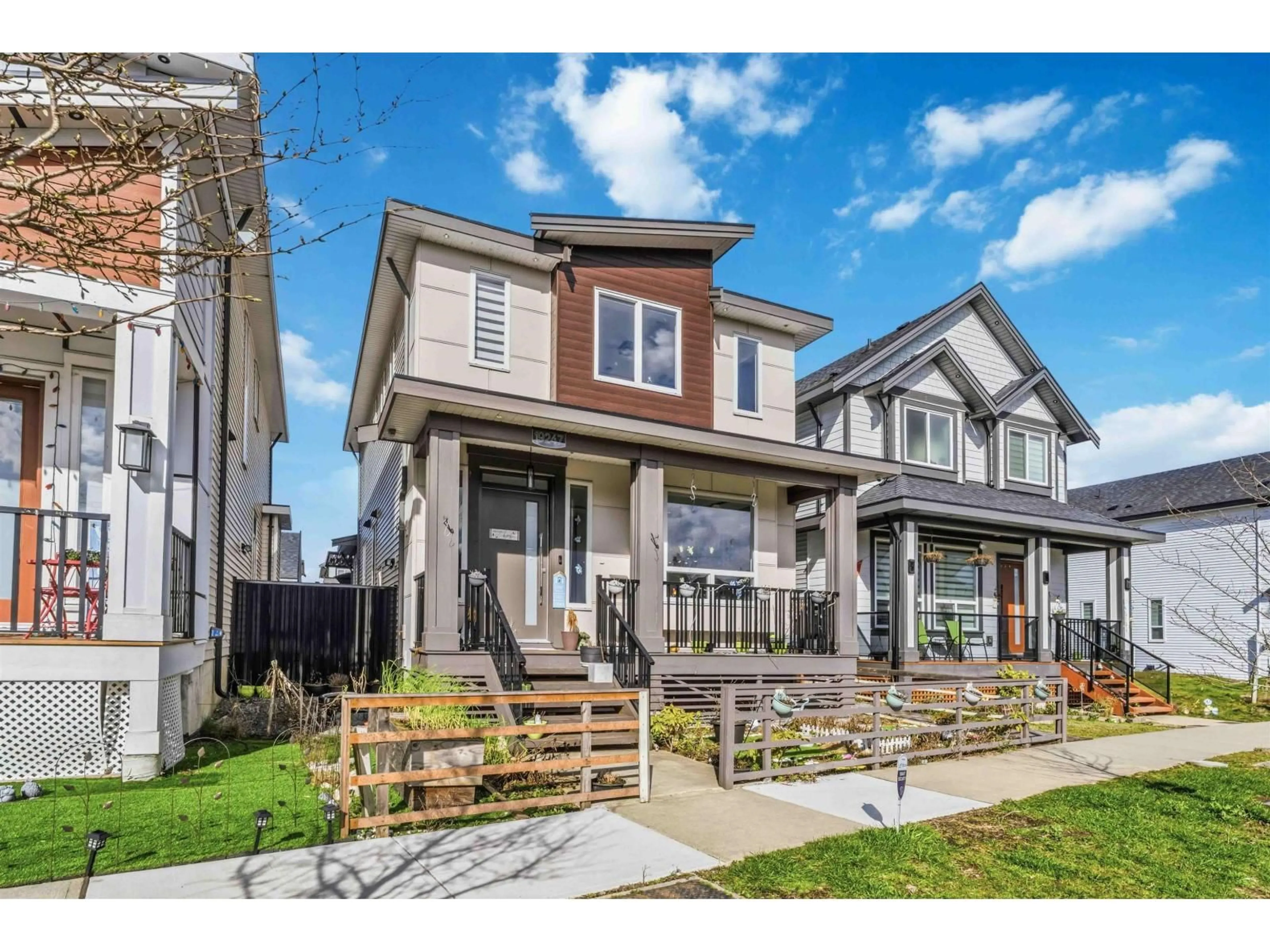 Home with vinyl exterior material, street for 19247 71 AVENUE, Surrey British Columbia V4N6V1