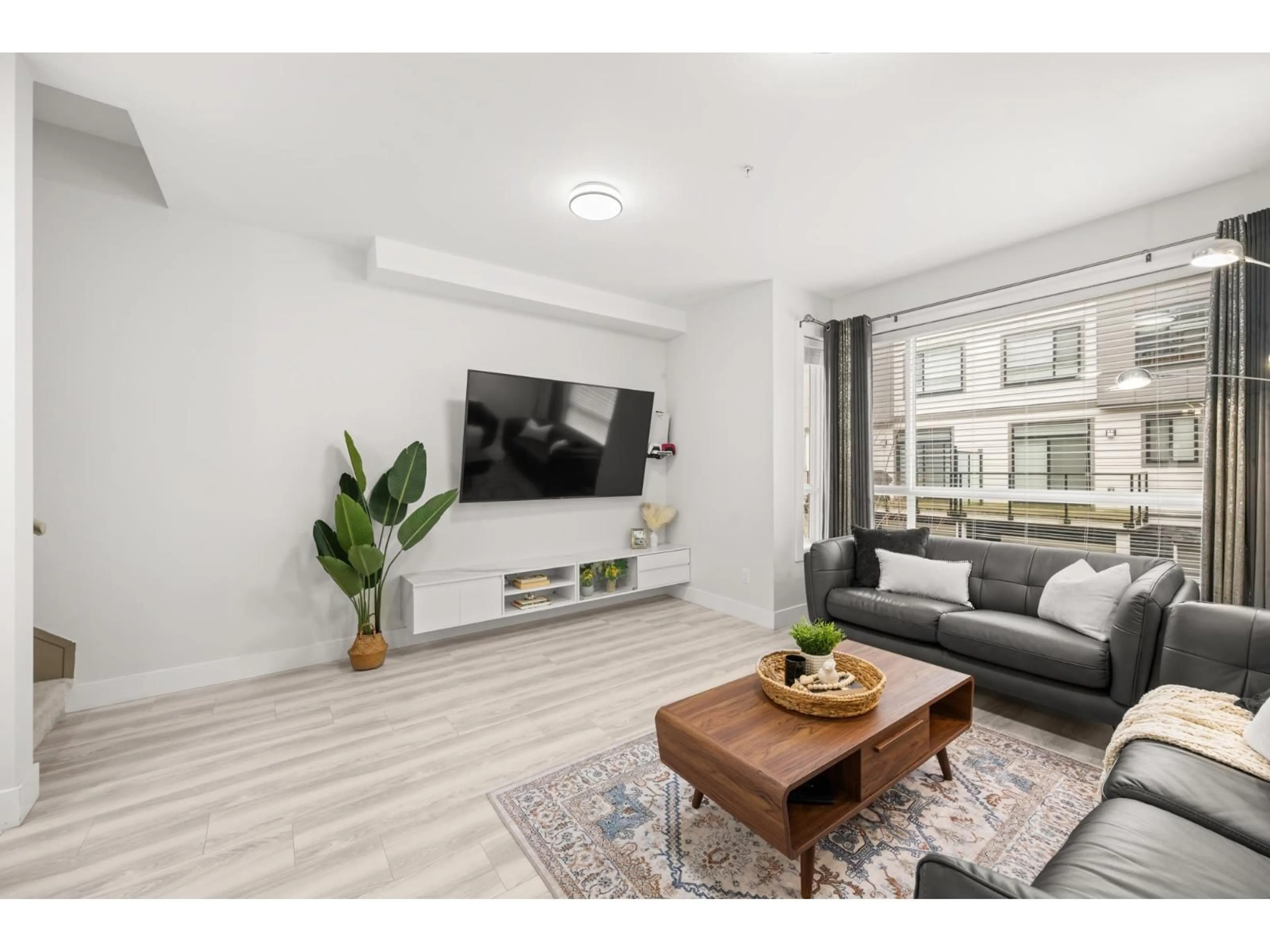 Living room with furniture, unknown for 23 - 19631 55A AVENUE, Langley British Columbia V3A0L5