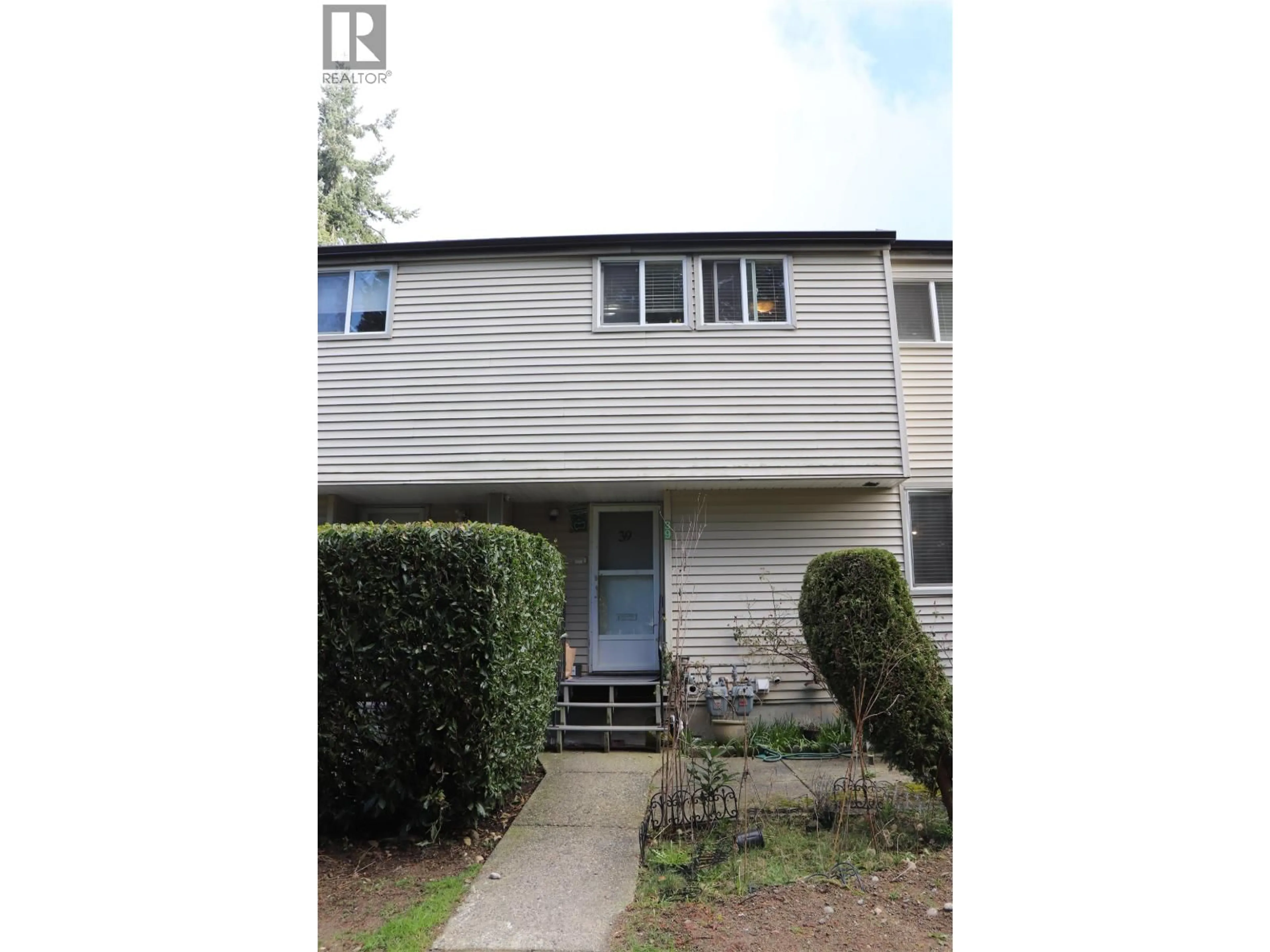 A pic from outside/outdoor area/front of a property/back of a property/a pic from drone, street for 39 - 3421 49TH AVENUE, Vancouver British Columbia V5S1M1