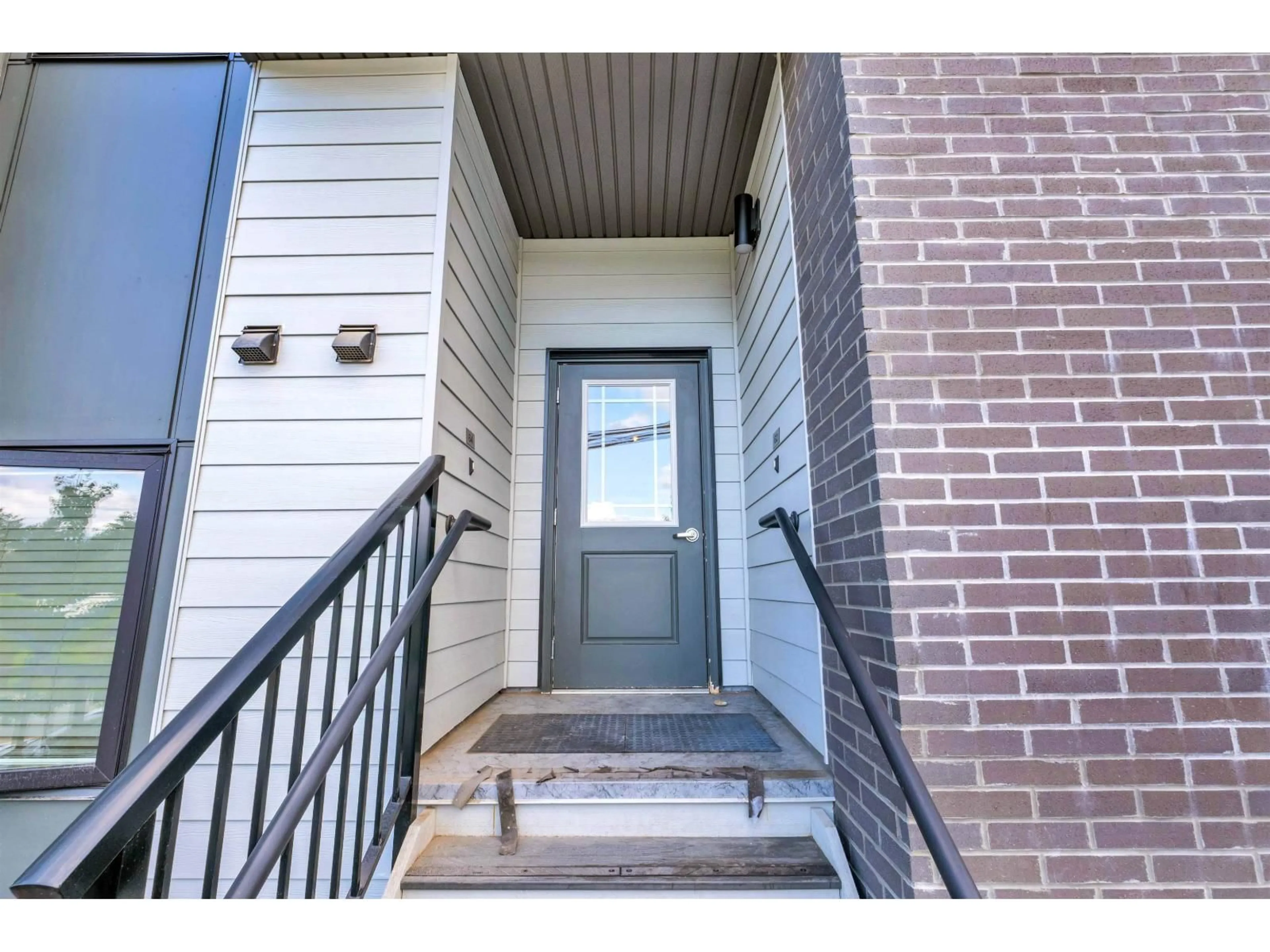 Indoor entryway for 64 - 1419 MCCALLUM ROAD, Abbotsford British Columbia V2S8B2
