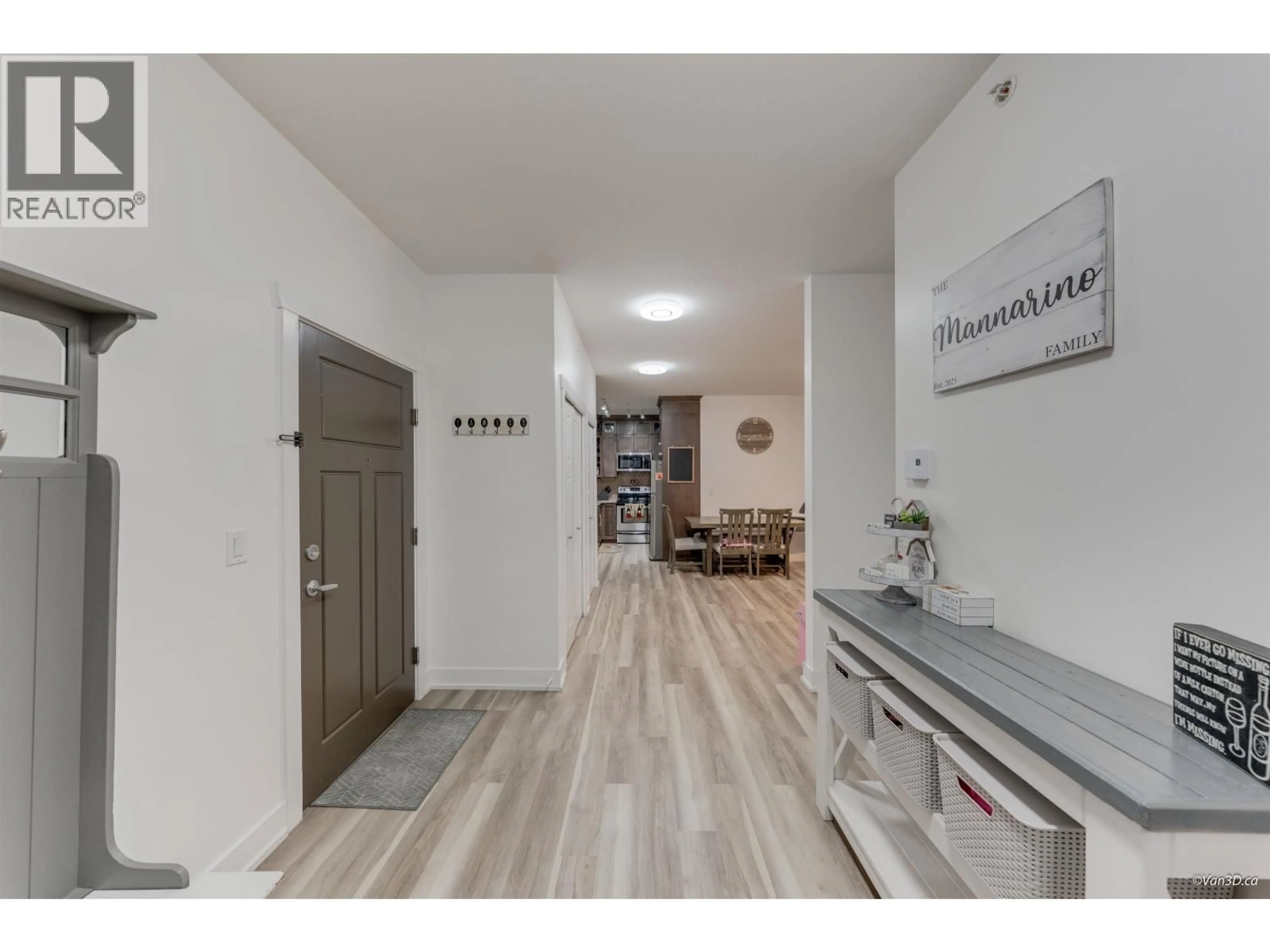 Indoor entryway for 404 - 1988 SUFFOLK AVENUE, Port Coquitlam British Columbia V3B1H2