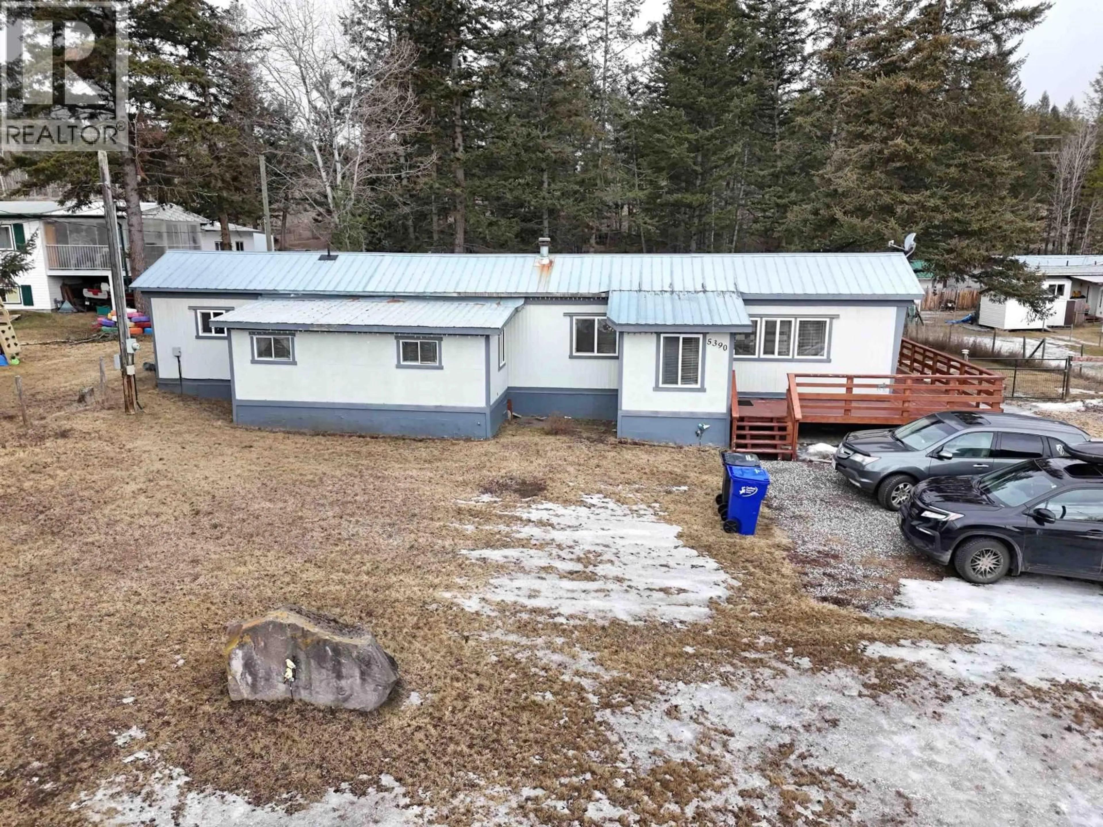 A pic from outside/outdoor area/front of a property/back of a property/a pic from drone, building for 5390 PARK DRIVE, 103 Mile House British Columbia V0K2E1