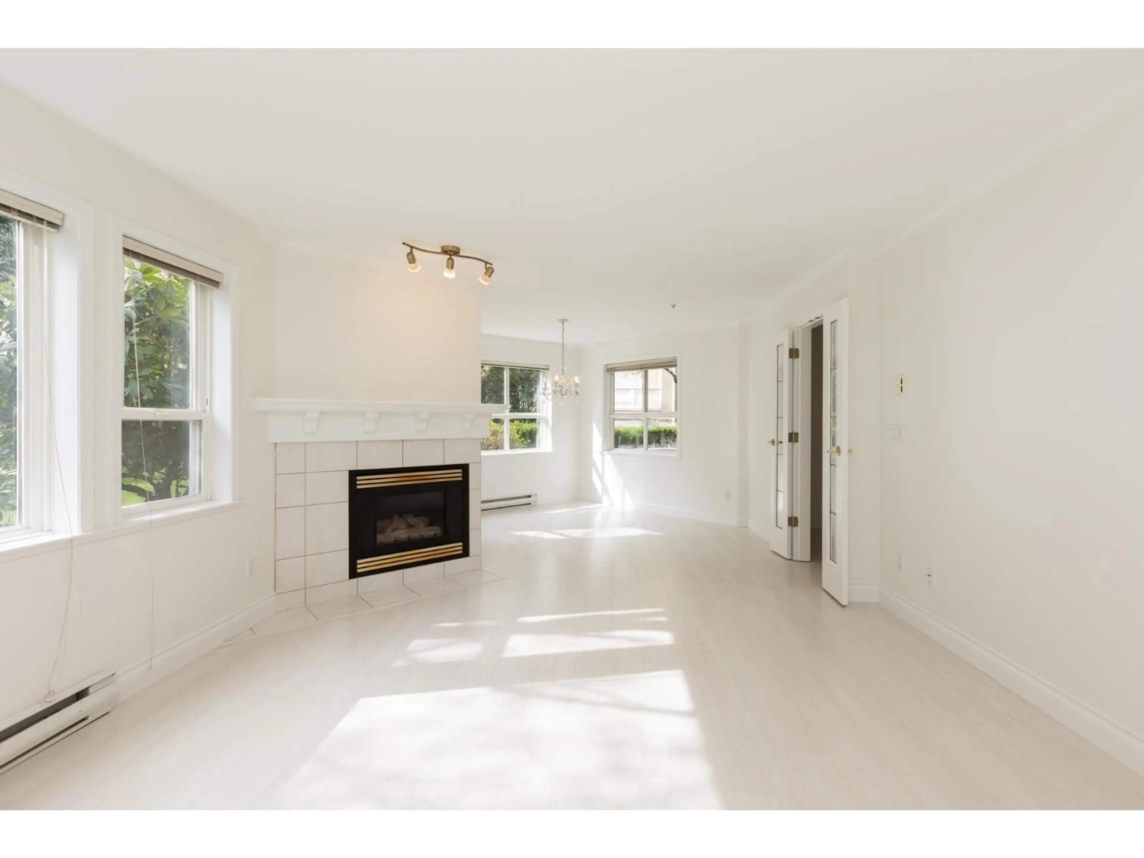 A pic of a room for 103 - 15558 16A AVENUE, Surrey British Columbia V4A1T3