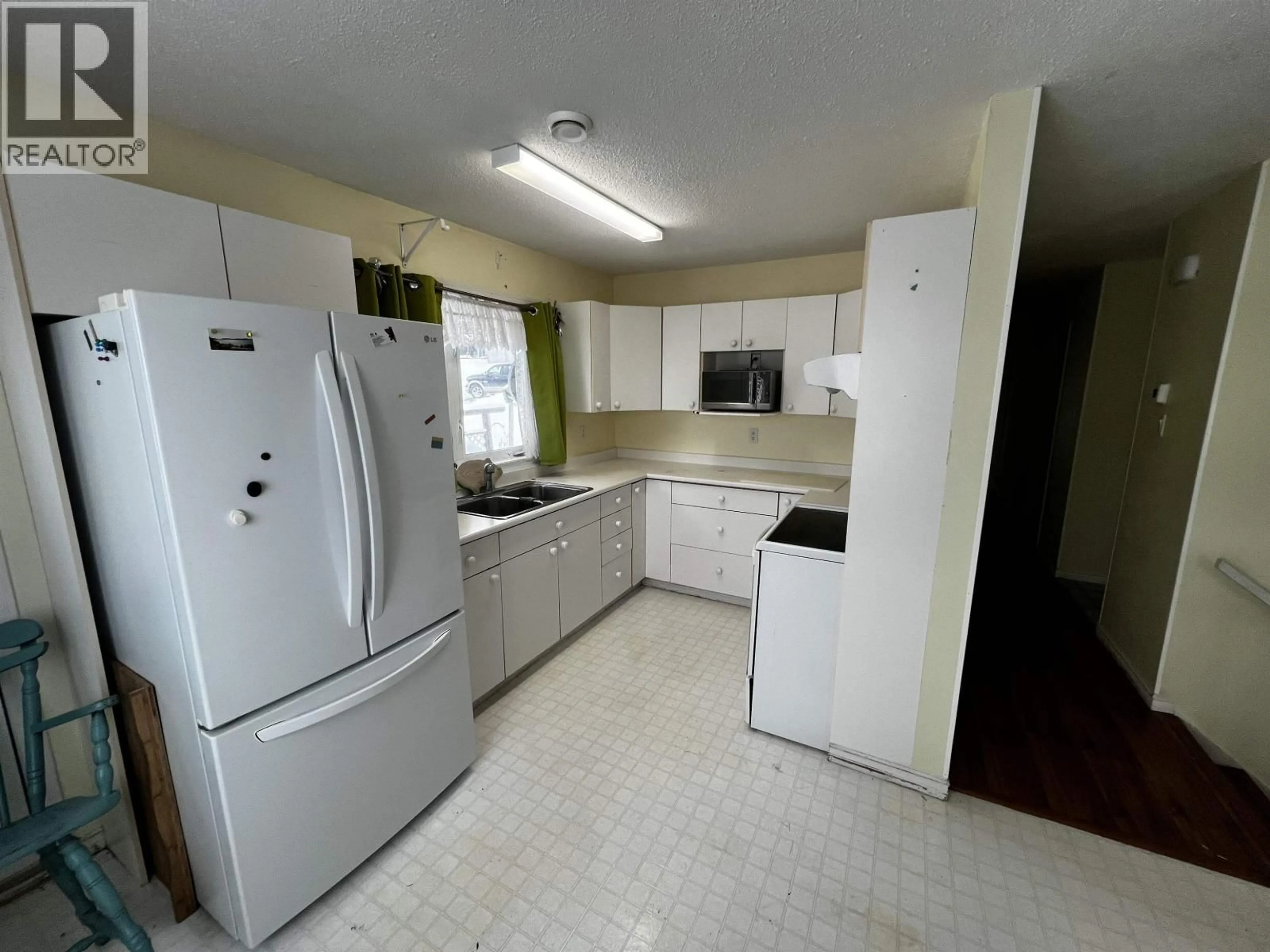 Standard kitchen, unknown for 22 REGAN STREET, Granisle British Columbia V0J1W0