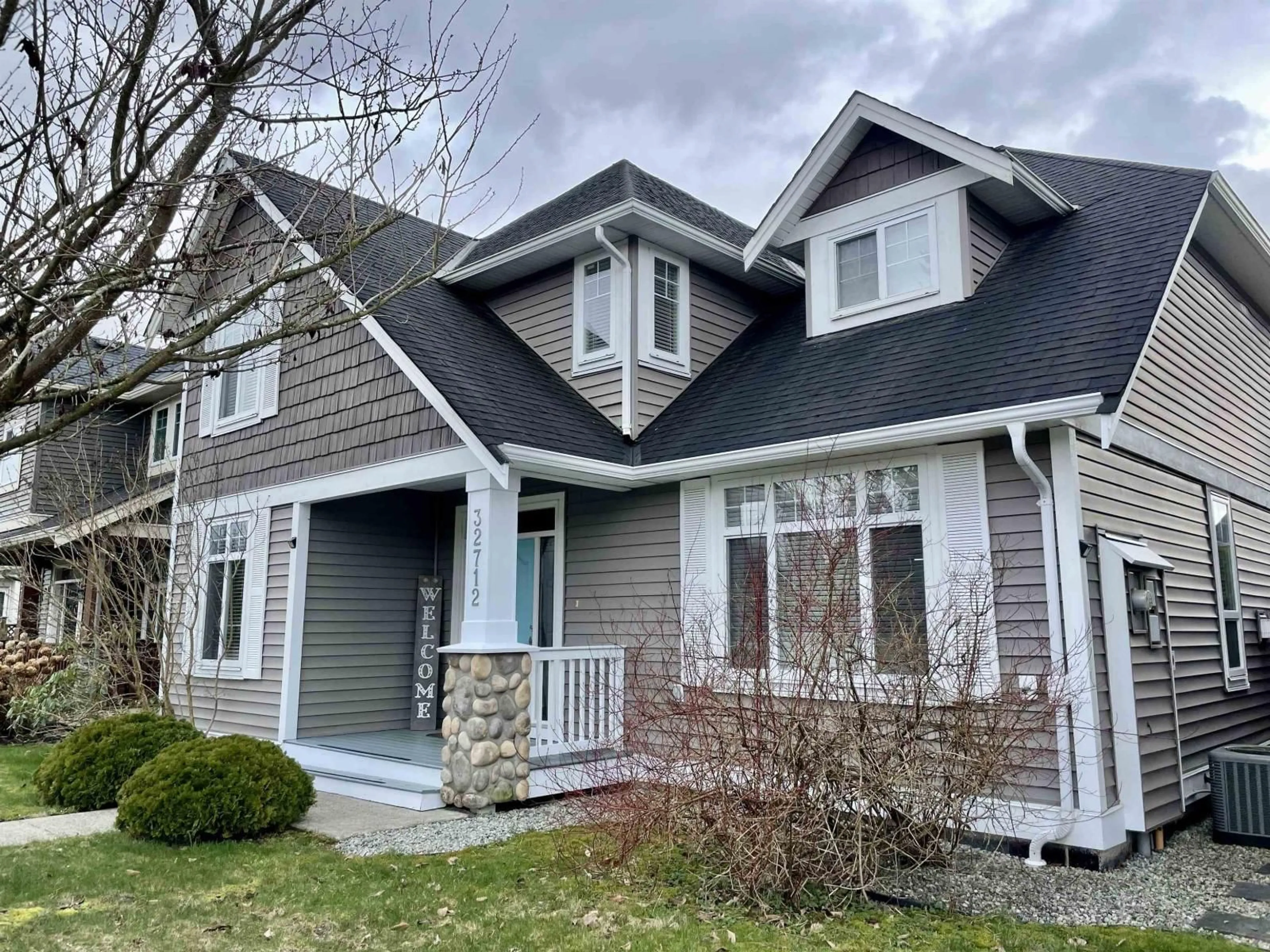 Home with vinyl exterior material, street for 32712 TUNBRIDGE AVENUE, Mission British Columbia V4S0B6