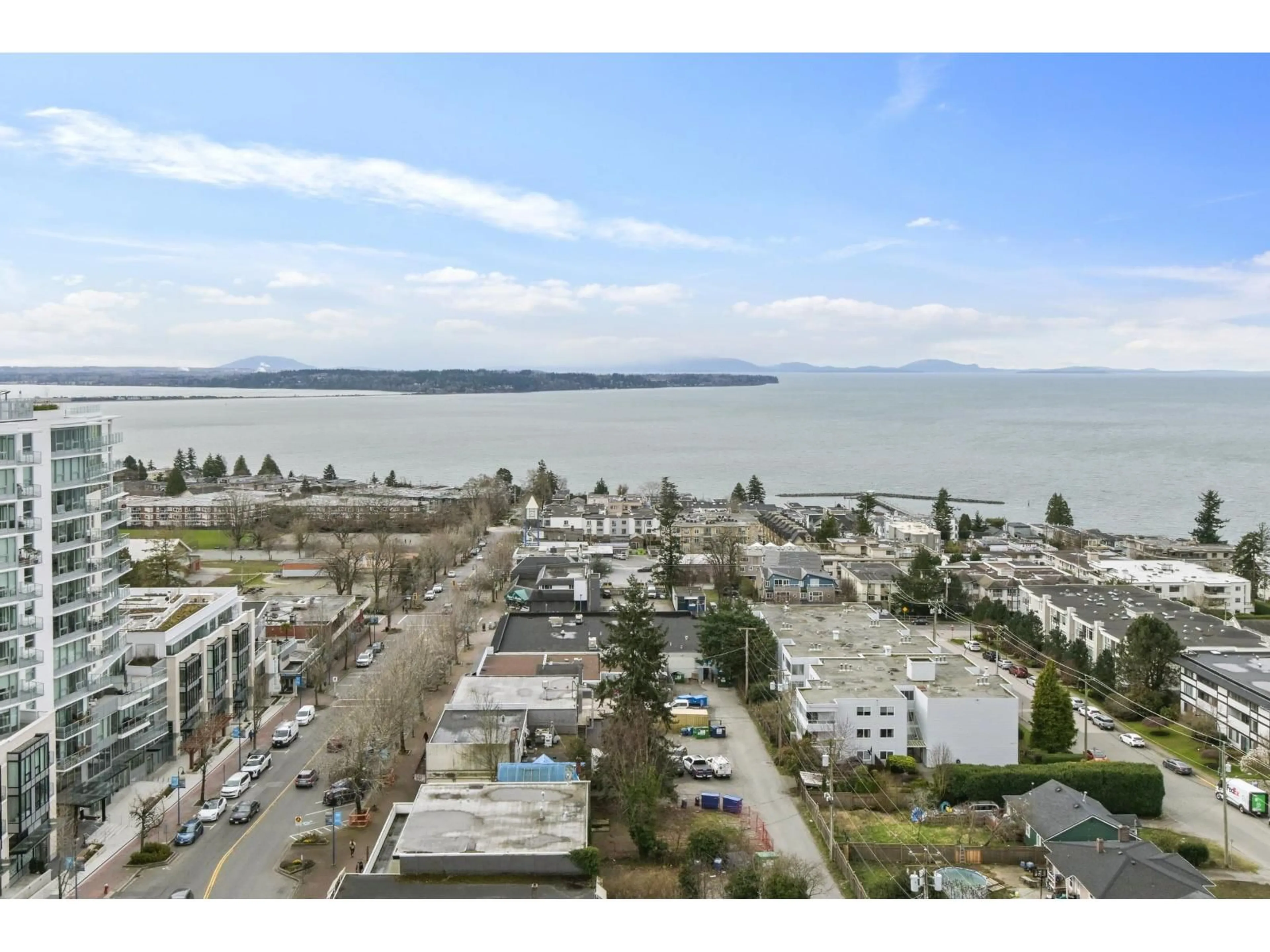 A pic from outside/outdoor area/front of a property/back of a property/a pic from drone, water/lake/river/ocean view for 1404 - 1441 JOHNSTON ROAD, White Rock British Columbia V4B3Z4