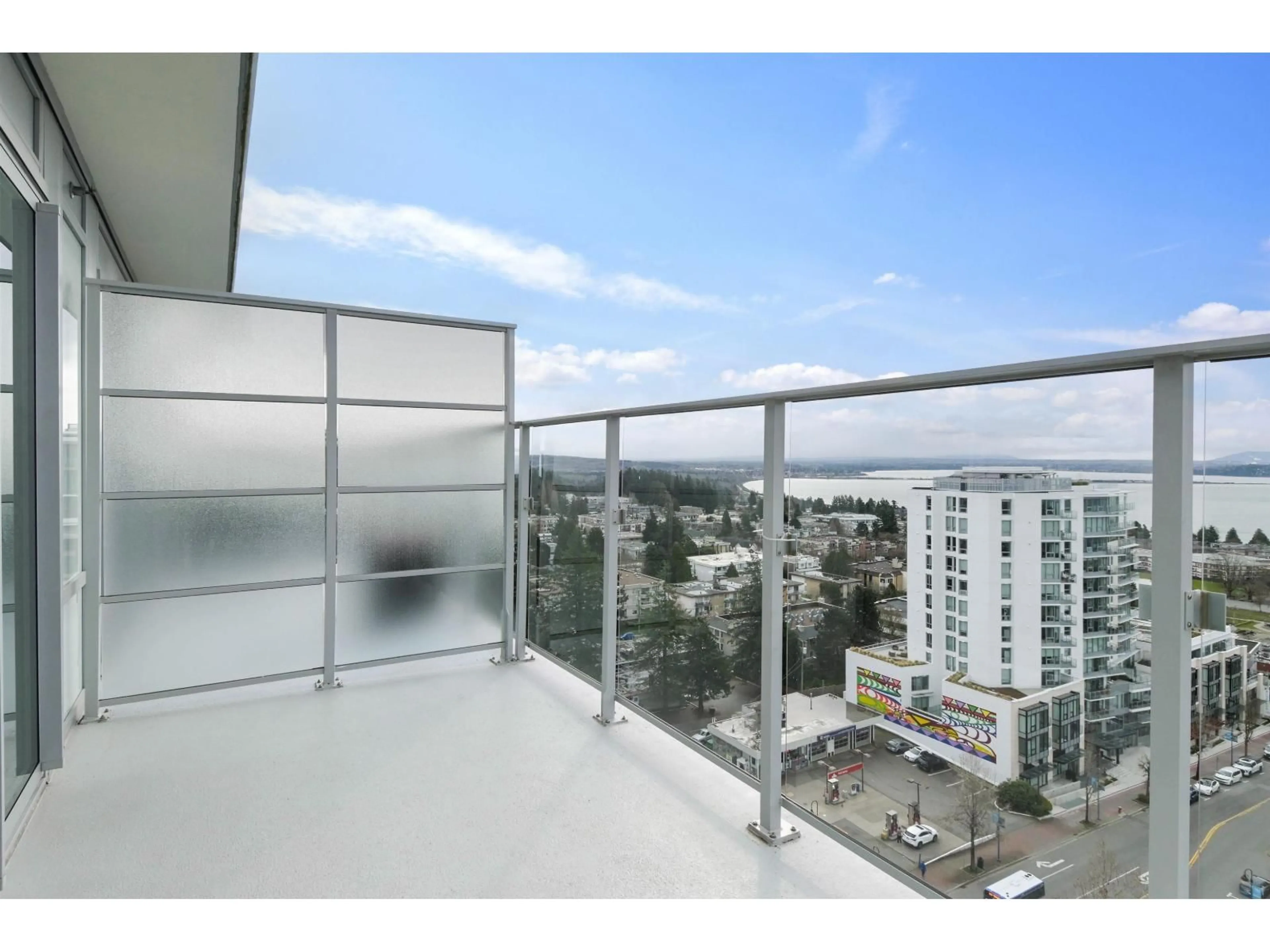 Balcony in the apartment, city buildings view from balcony for 1404 - 1441 JOHNSTON ROAD, White Rock British Columbia V4B3Z4