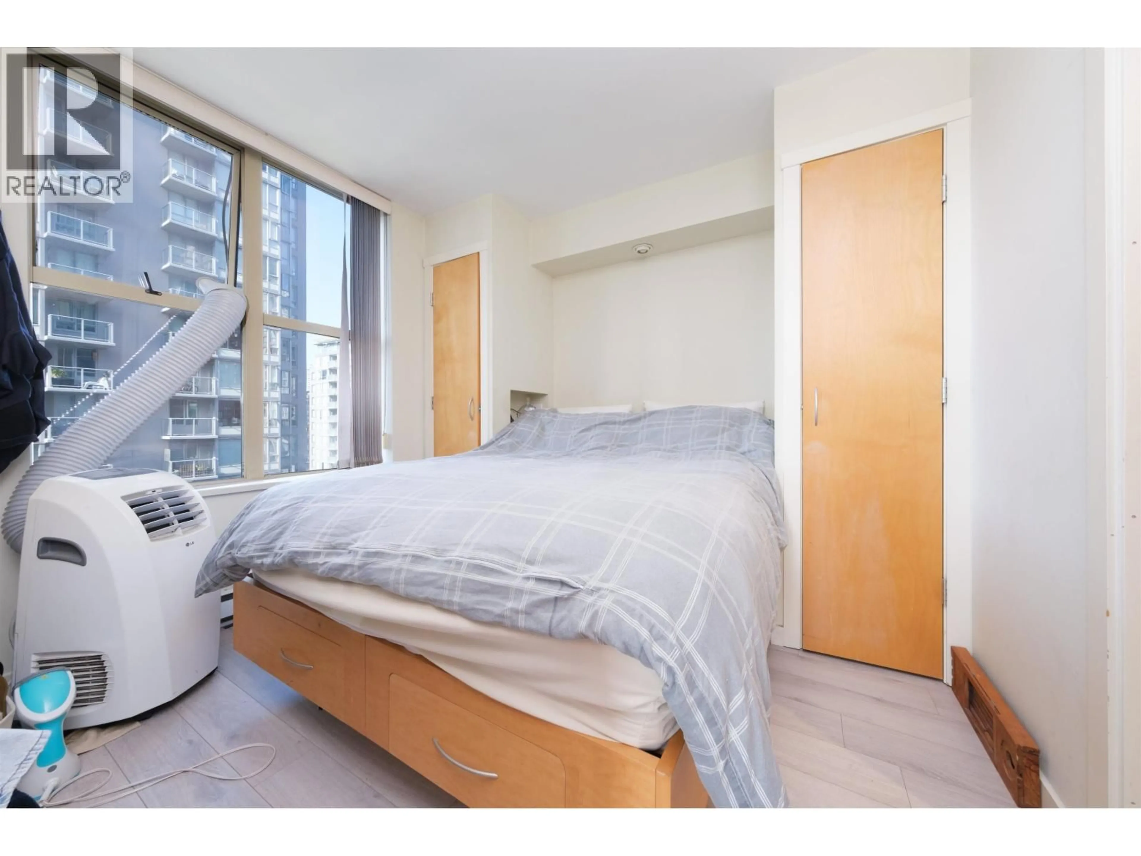 Bedroom with bed, unknown for 1507 - 989 RICHARDS STREET, Vancouver British Columbia V6B6R6