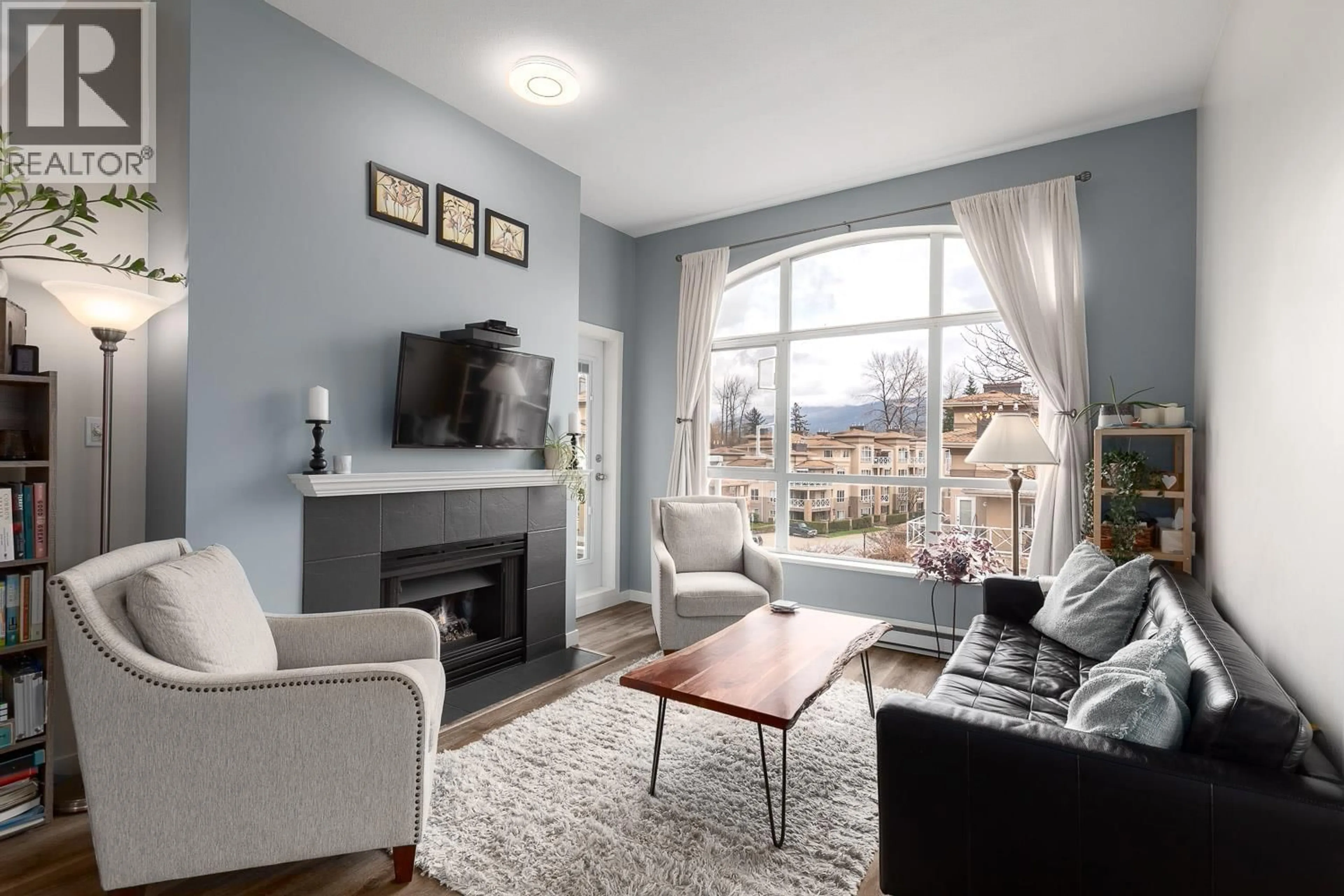 Living room with furniture, unknown for 402 - 2559 PARKVIEW LANE, Port Coquitlam British Columbia V3C6M1