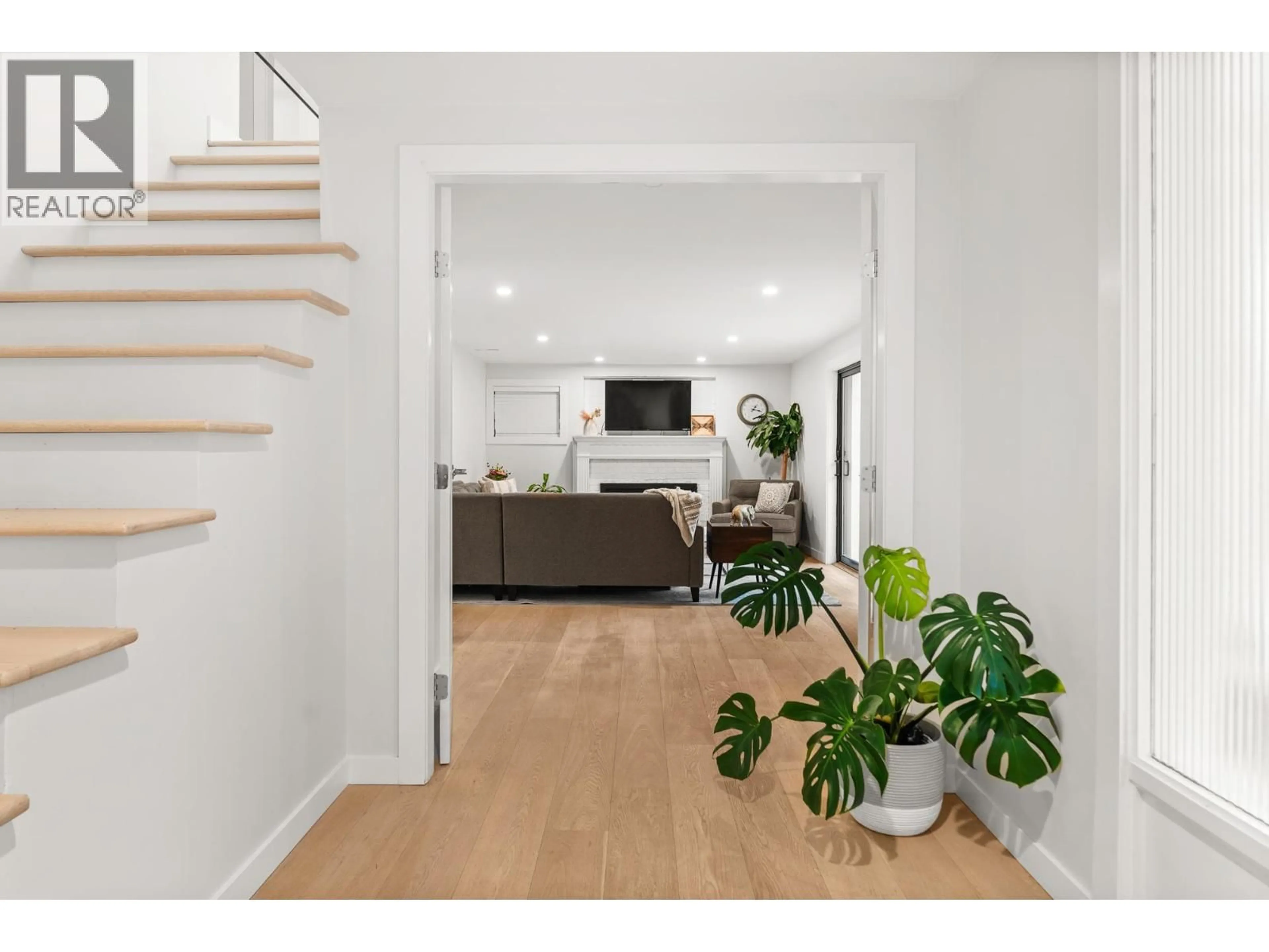 Indoor entryway for 1017 WALALEE DRIVE, Delta British Columbia V4M2L9