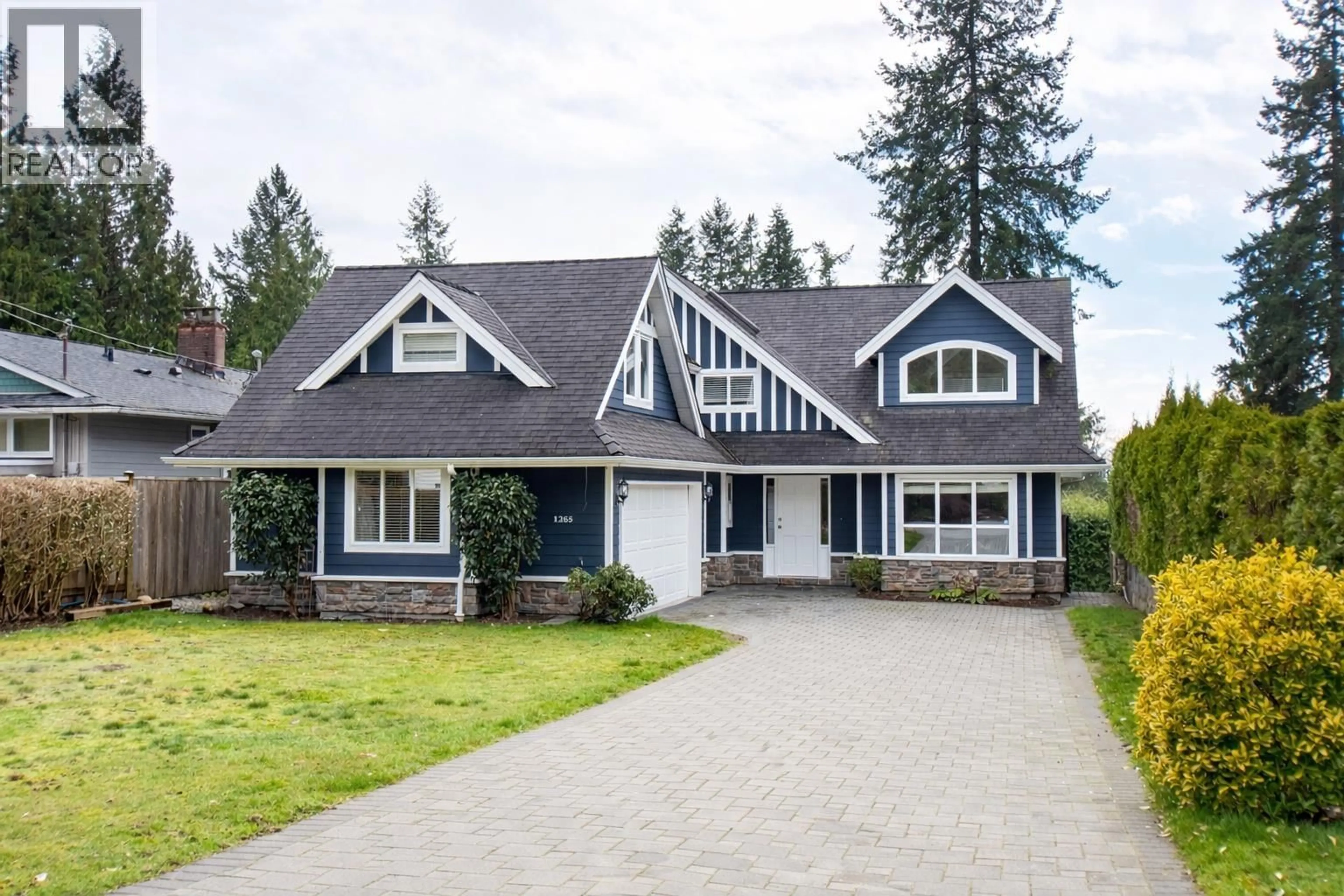 Home with vinyl exterior material, street for 1265 BRANTWOOD ROAD, North Vancouver British Columbia V7R1G6