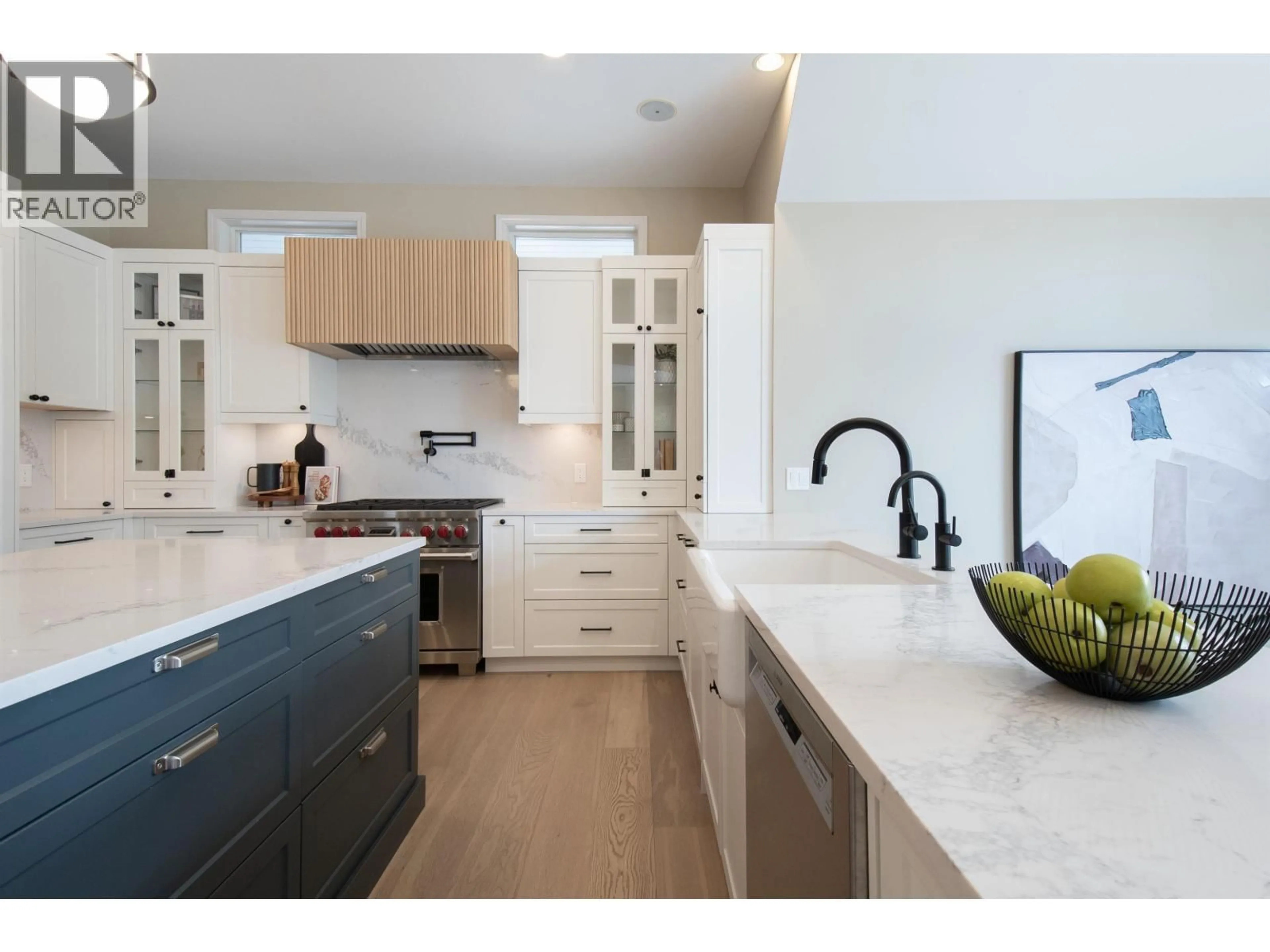 Contemporary kitchen, unknown for 1265 BRANTWOOD ROAD, North Vancouver British Columbia V7R1G6