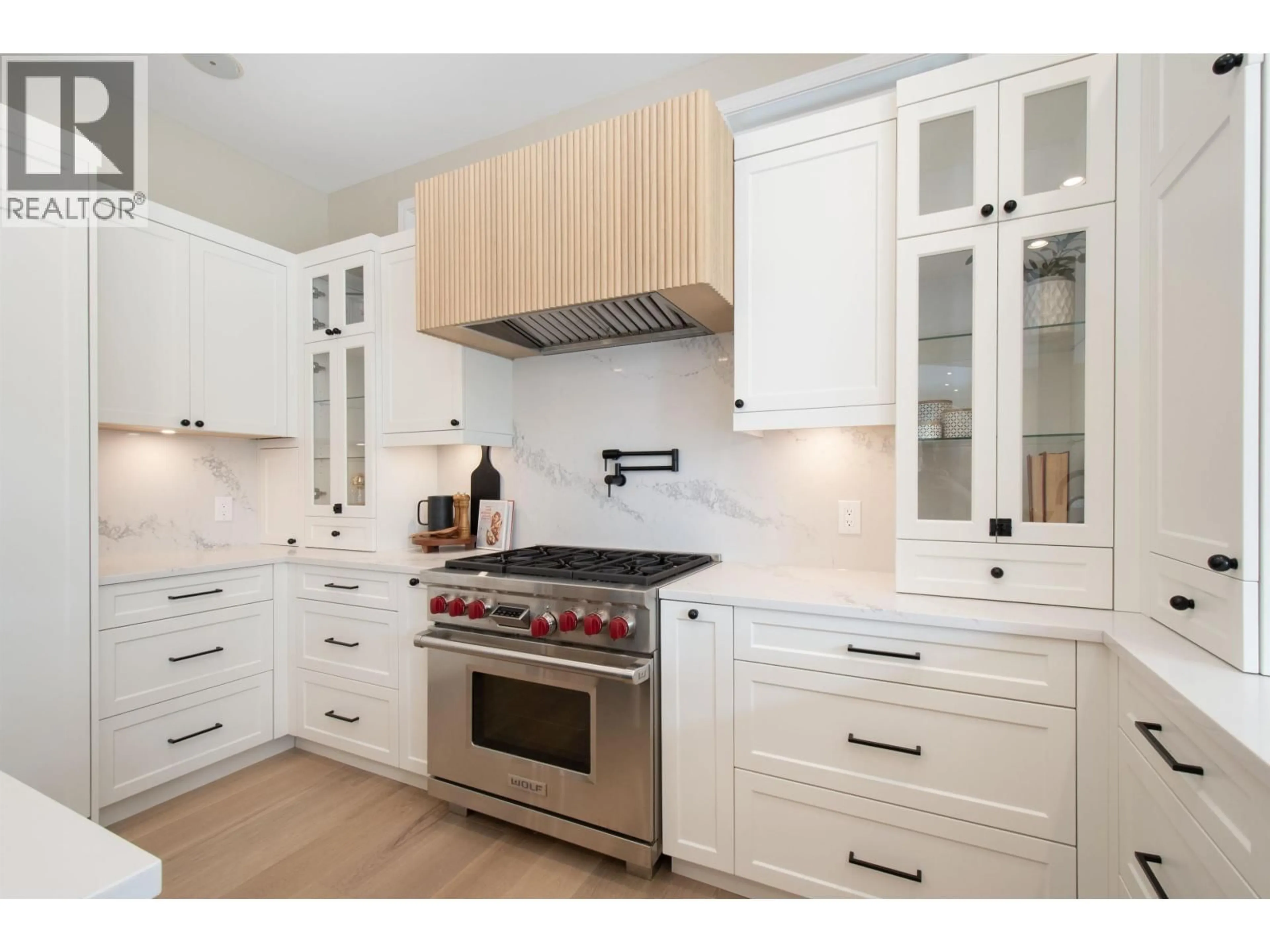 Contemporary kitchen, unknown for 1265 BRANTWOOD ROAD, North Vancouver British Columbia V7R1G6