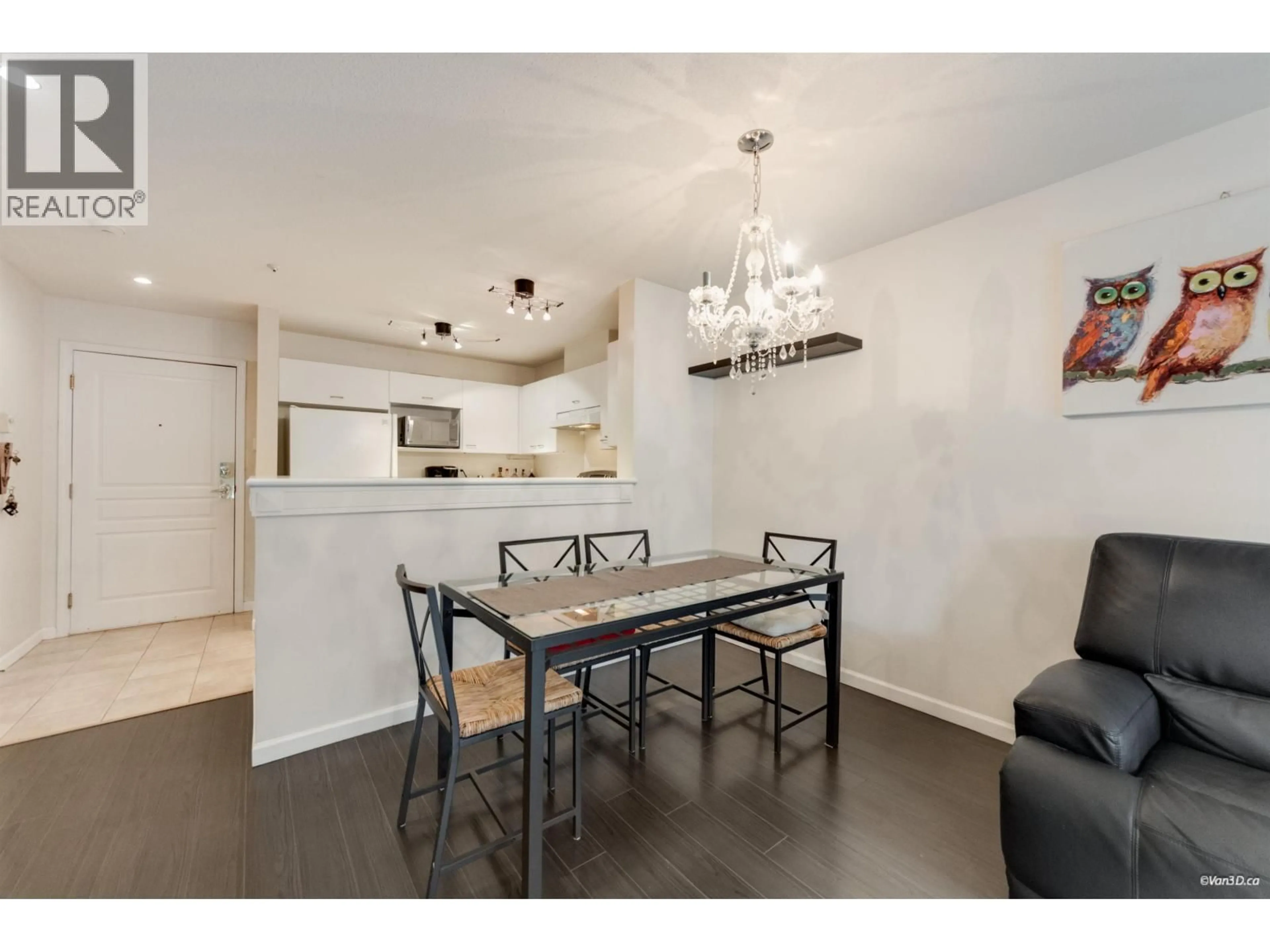 Dining room, wood/laminate floor for 112 - 1242 TOWN CENTRE BOULEVARD, Coquitlam British Columbia V3B7R6