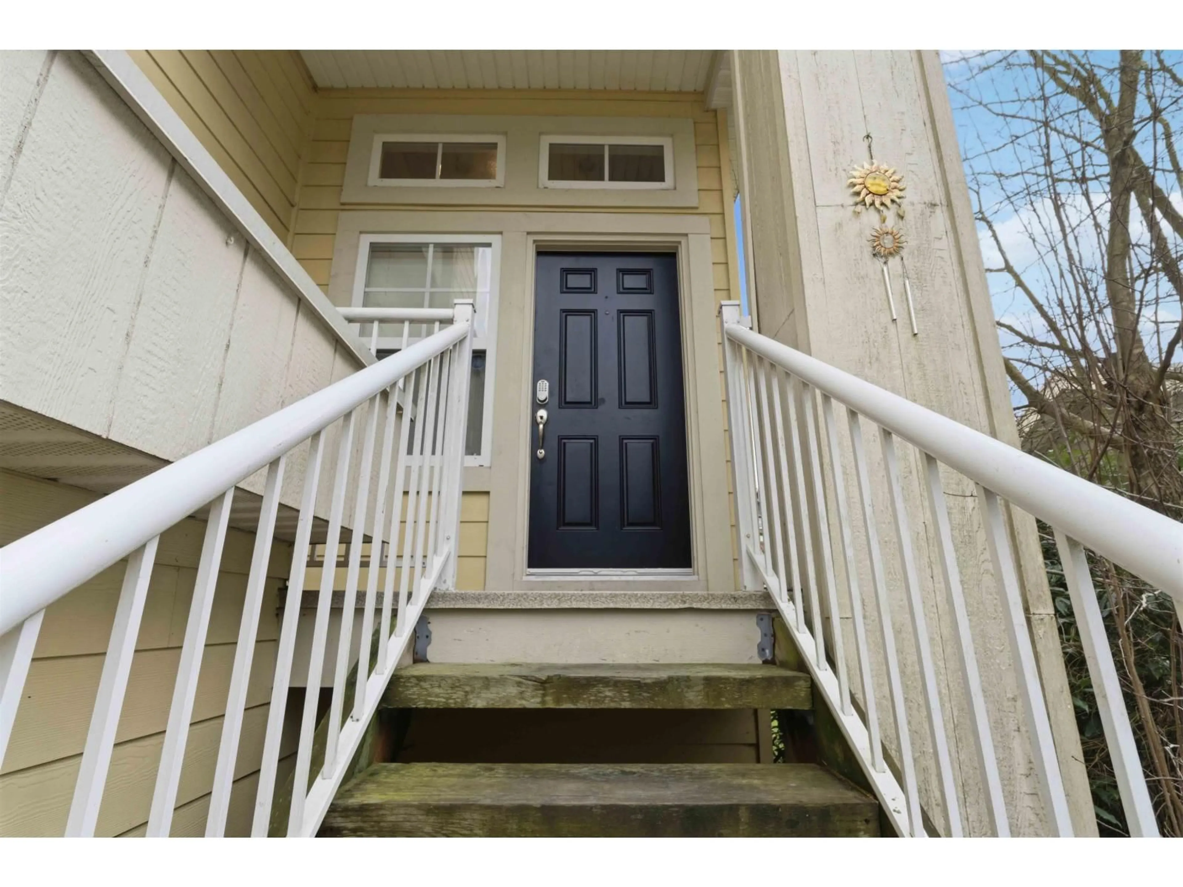 Indoor entryway for 4 - 3495 147A STREET, Surrey British Columbia V4P0C9