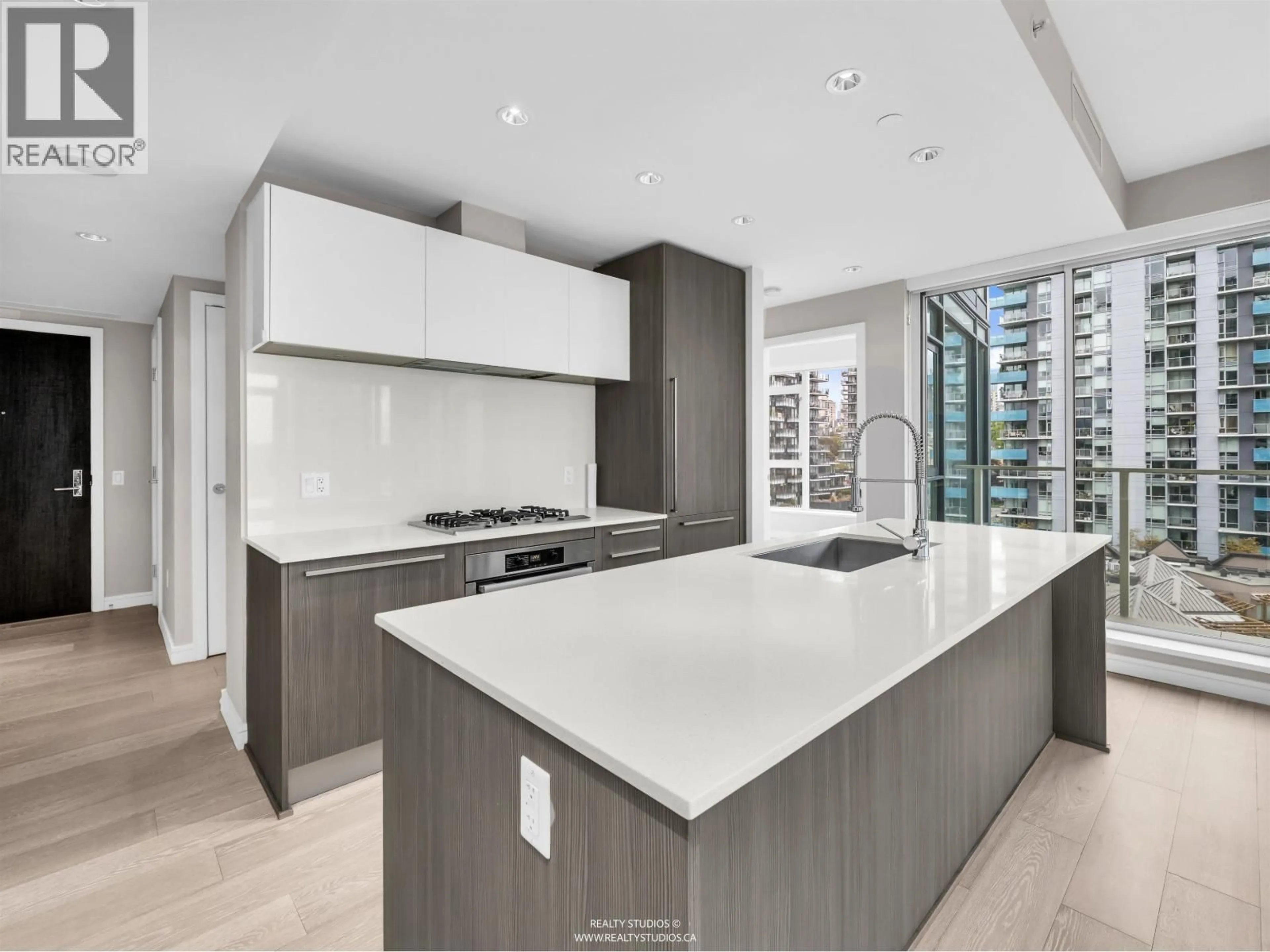 Contemporary kitchen, unknown for 905 - 1221 BIDWELL STREET, Vancouver British Columbia V6G0B1