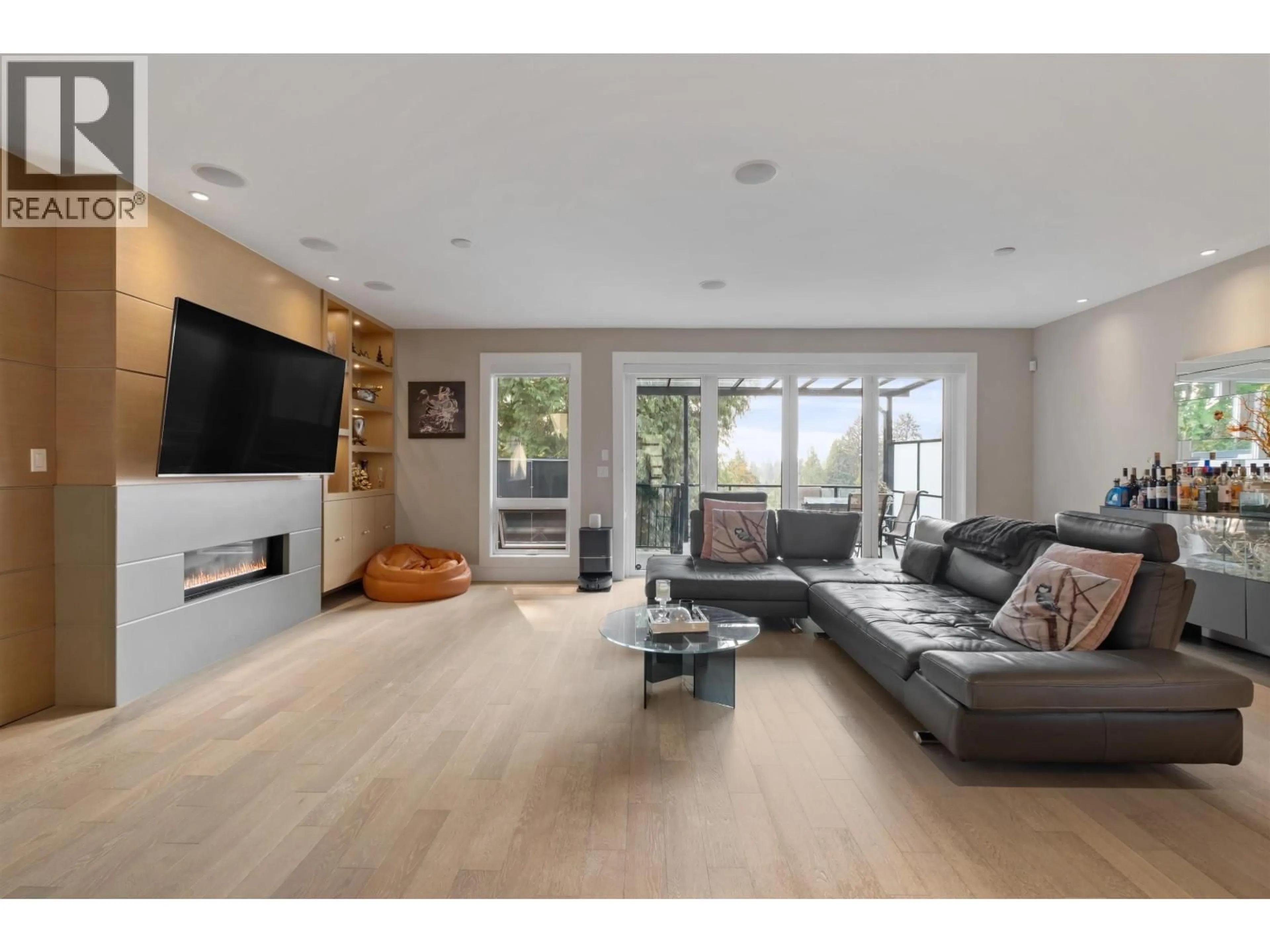 Living room with furniture, unknown for 1033 PROSPECT AVENUE, North Vancouver British Columbia V7R2M6