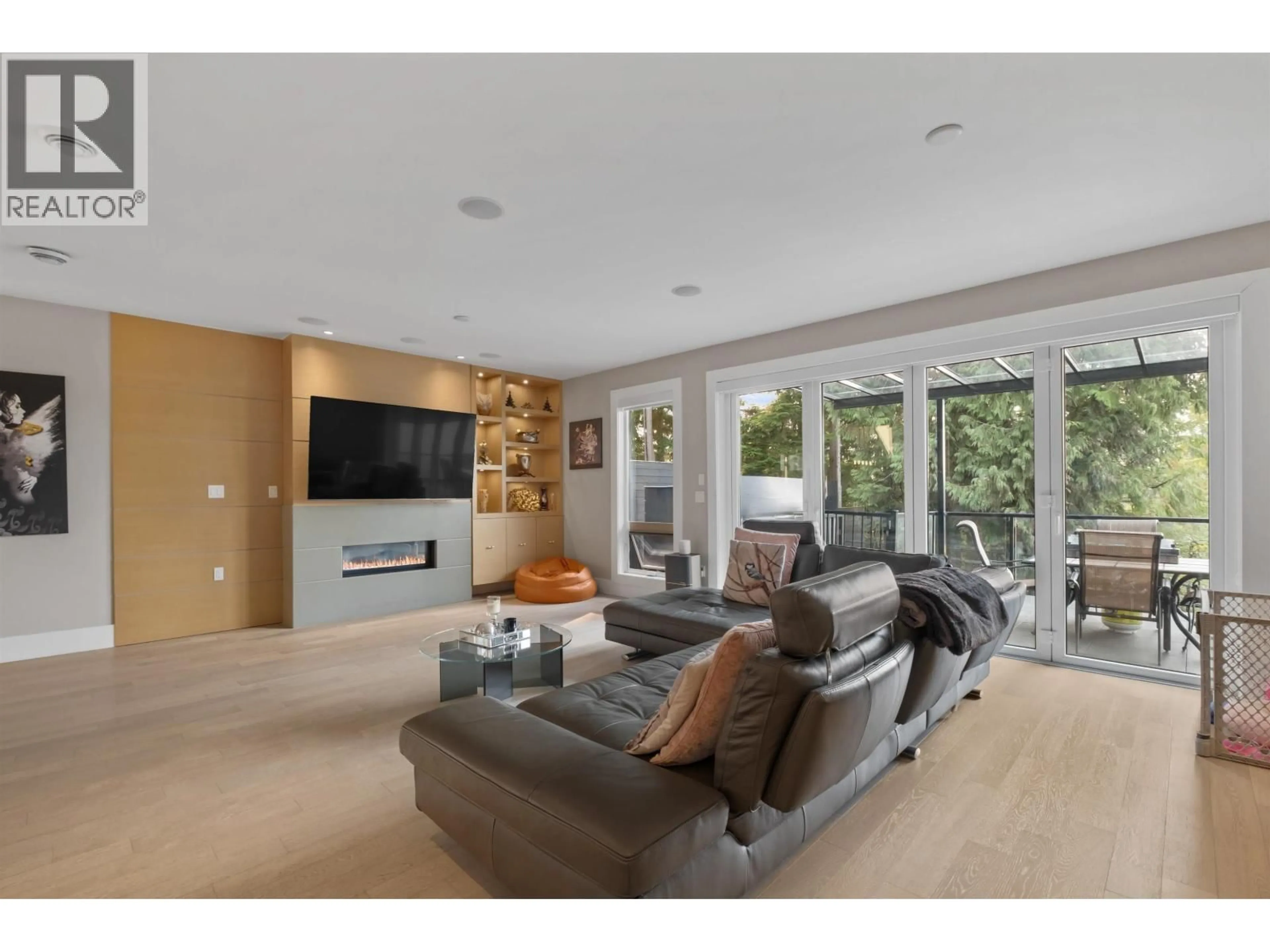 Living room with furniture, unknown for 1033 PROSPECT AVENUE, North Vancouver British Columbia V7R2M6