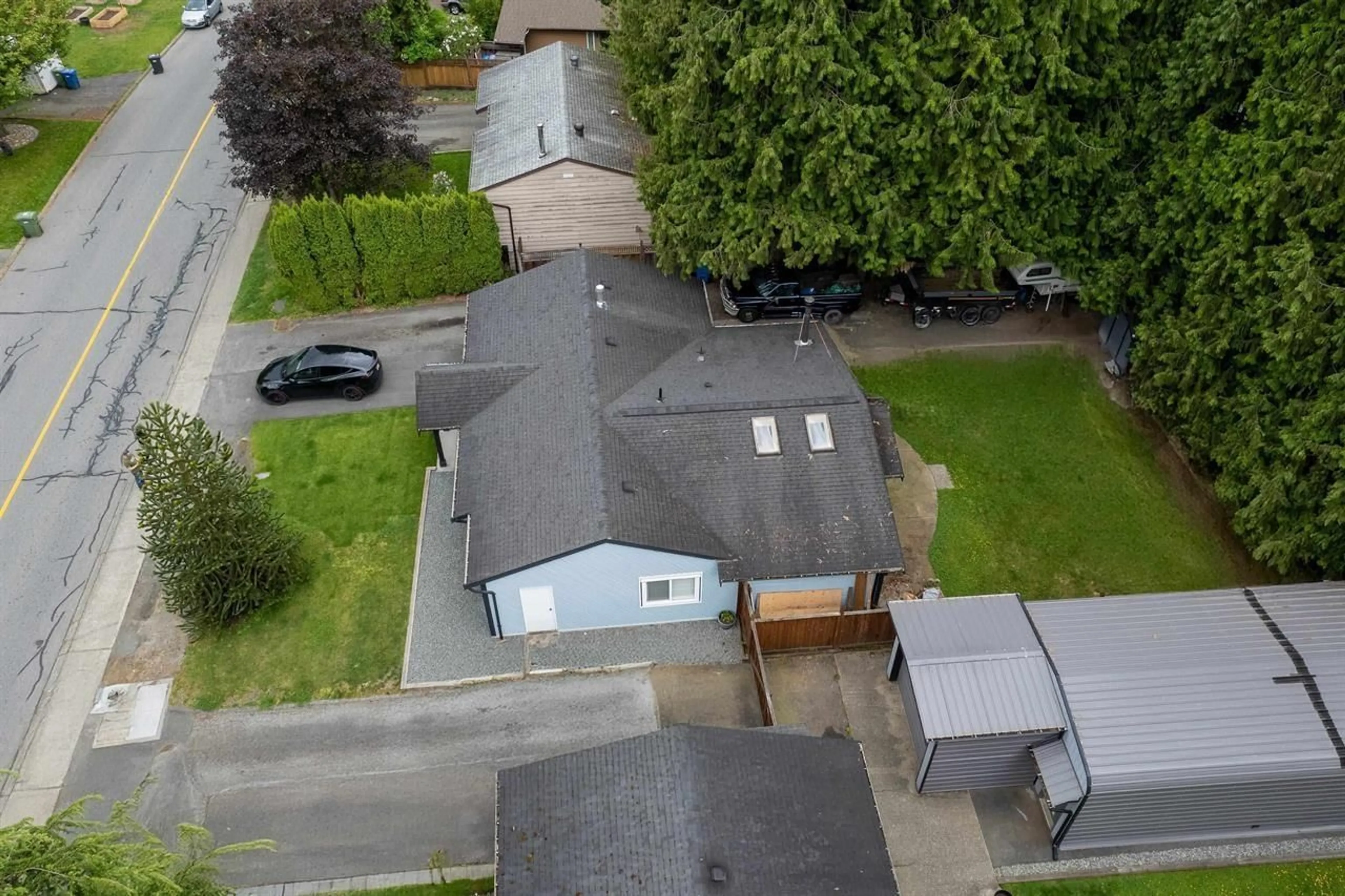A pic from outside/outdoor area/front of a property/back of a property/a pic from drone, street for 34843 LABURNUM AVENUE, Abbotsford British Columbia V2S5J3