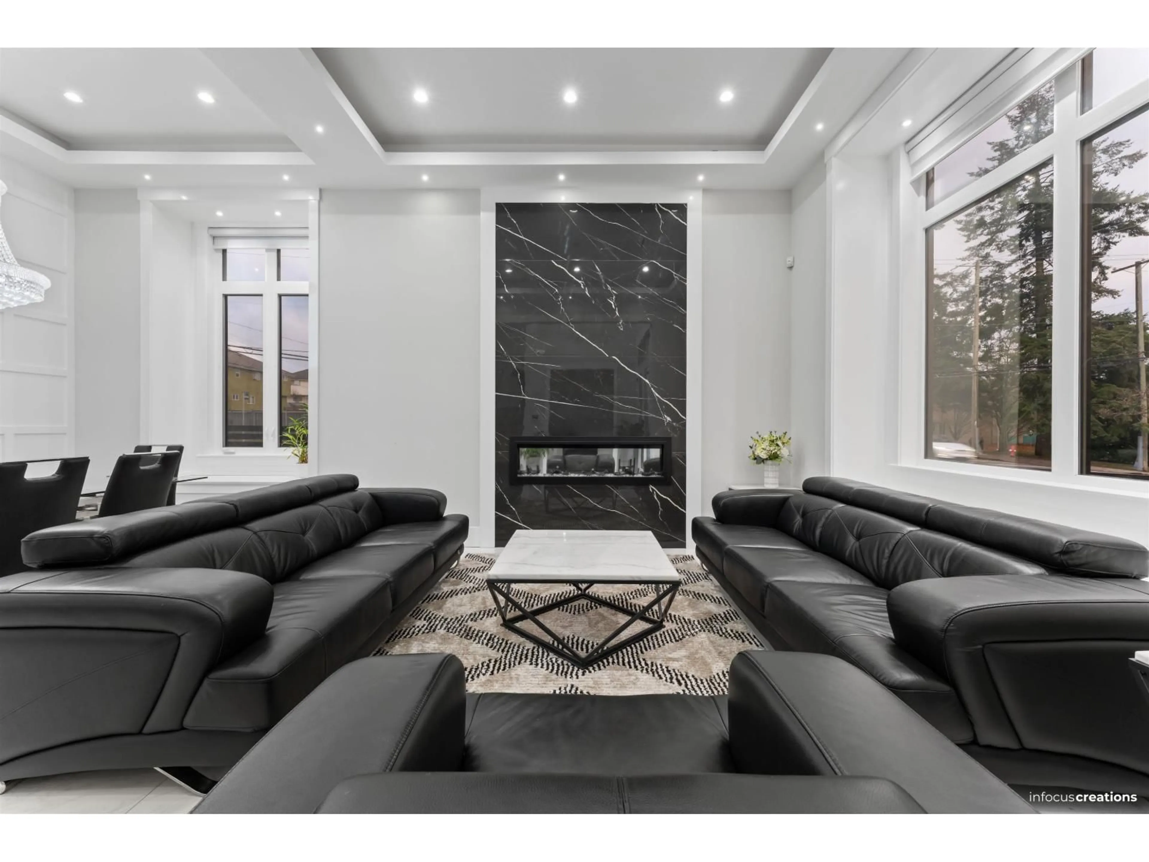 Lobby for 15595 80 AVENUE, Surrey British Columbia V3S2J2