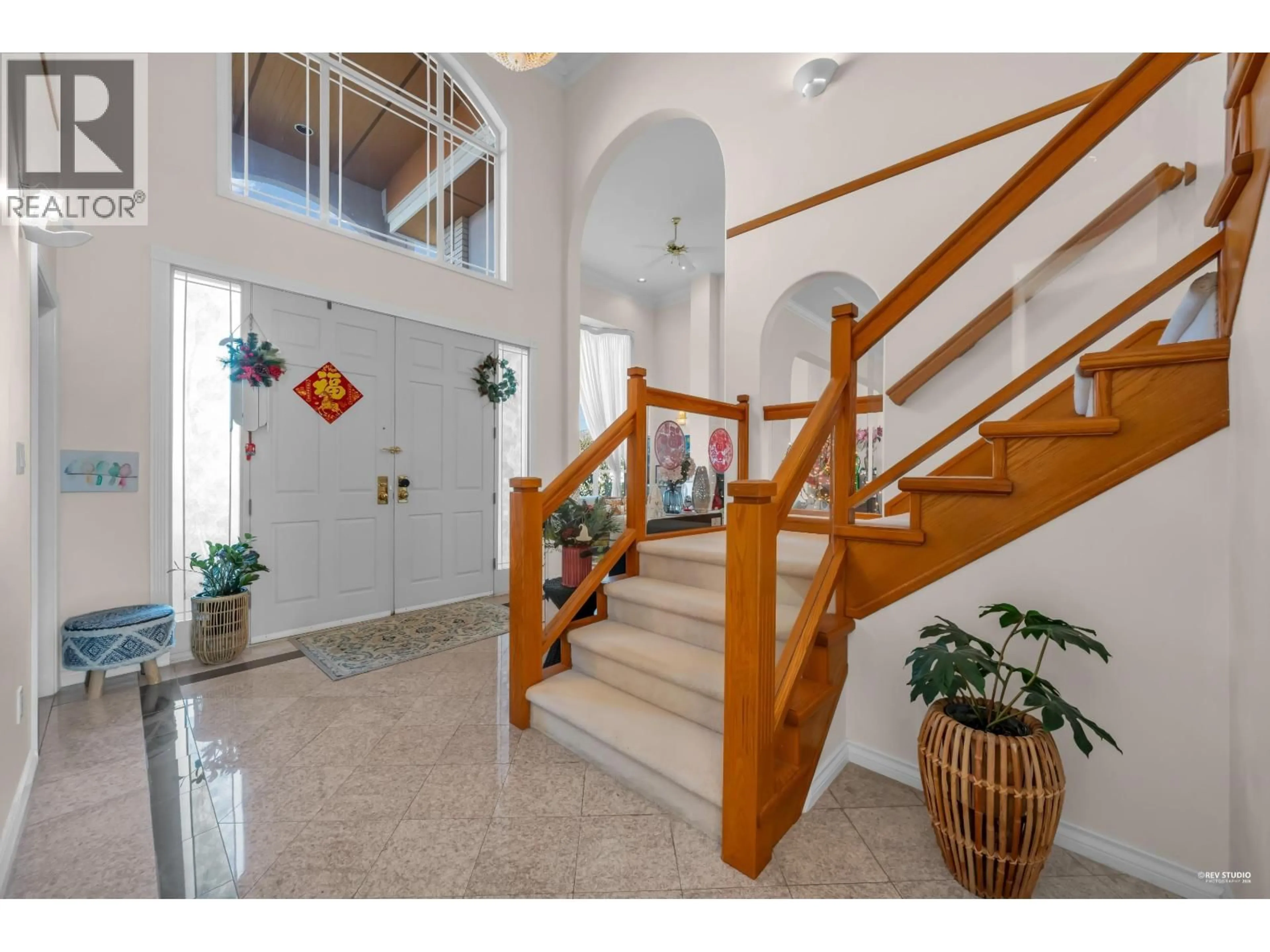 Indoor foyer for 3620 RAYMOND AVENUE, Richmond British Columbia V7E1B1